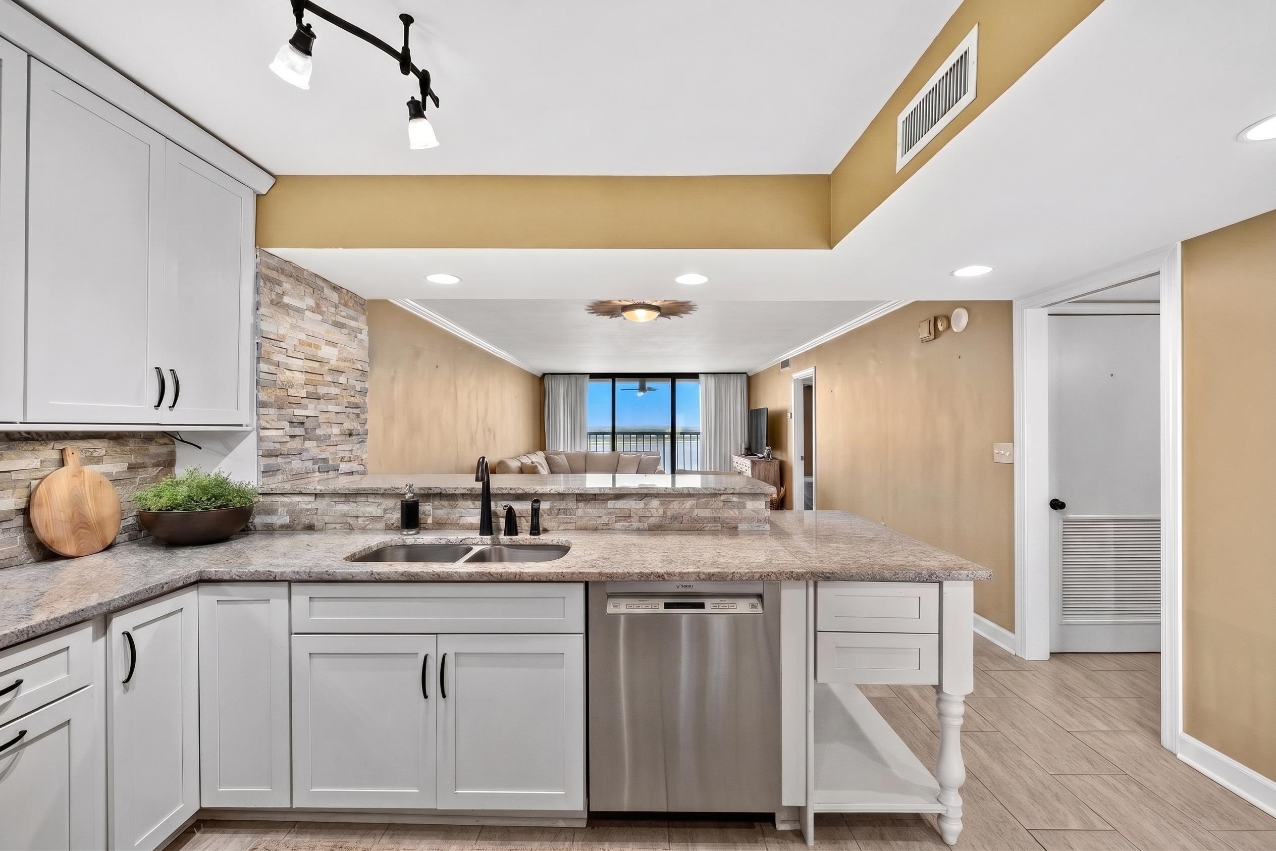 200 WAGNER PL Unit: 805
