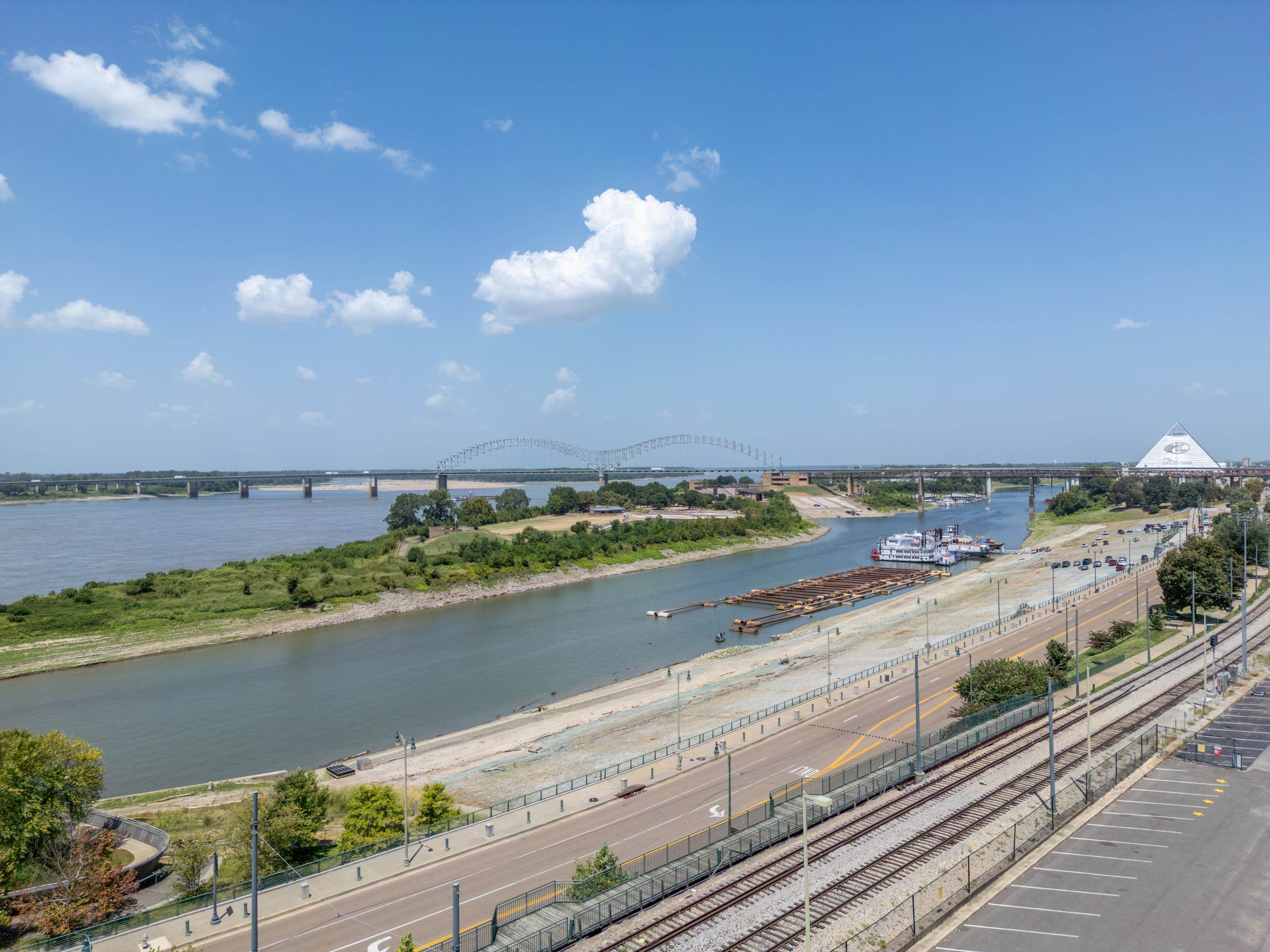 200 WAGNER PL Unit: 805
