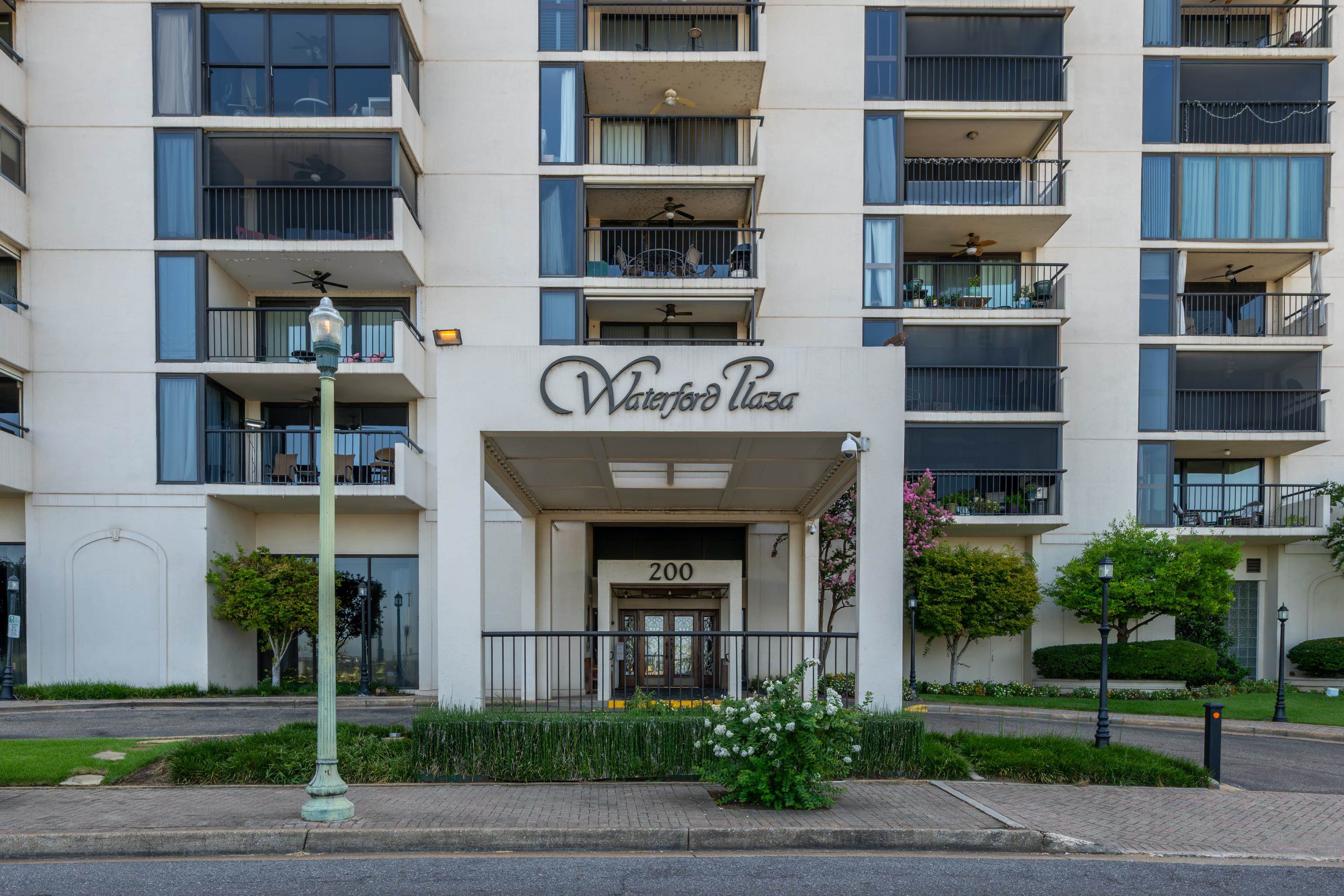 200 WAGNER PL Unit: 805