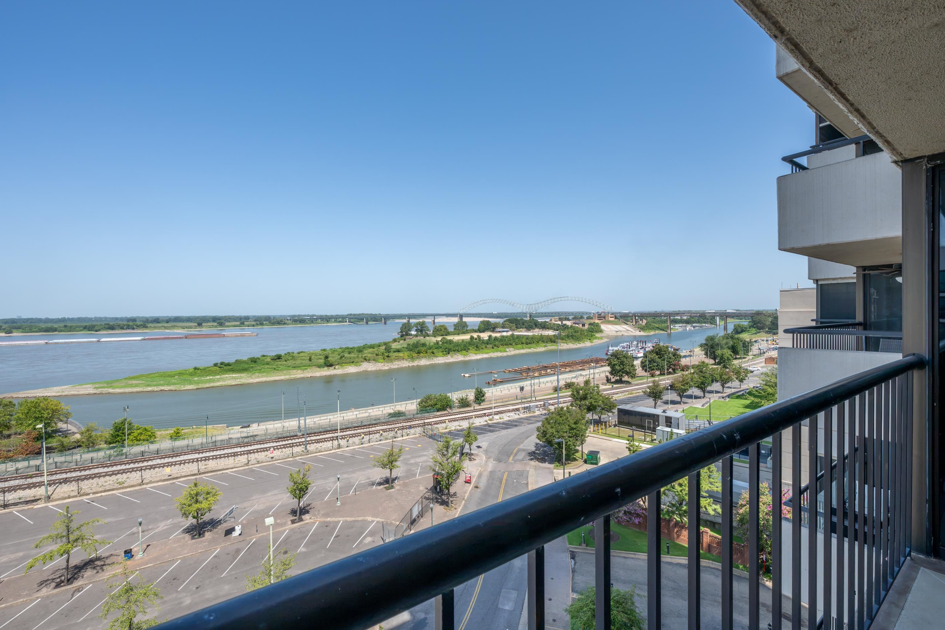 200 WAGNER PL Unit: 805
