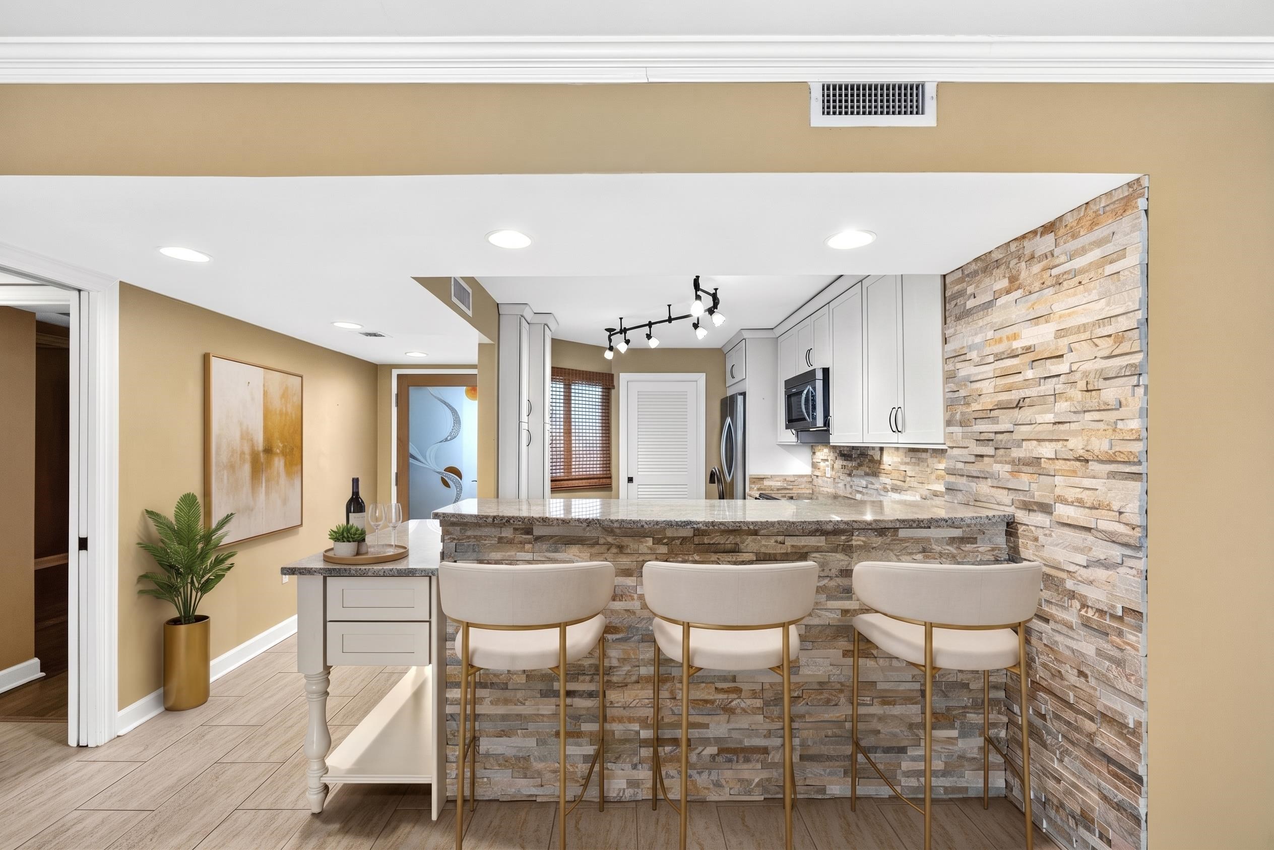 200 WAGNER PL Unit: 805