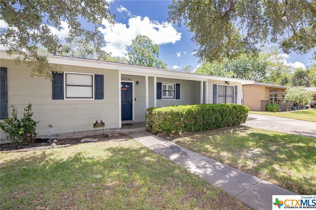 1905 E Locust Avenue