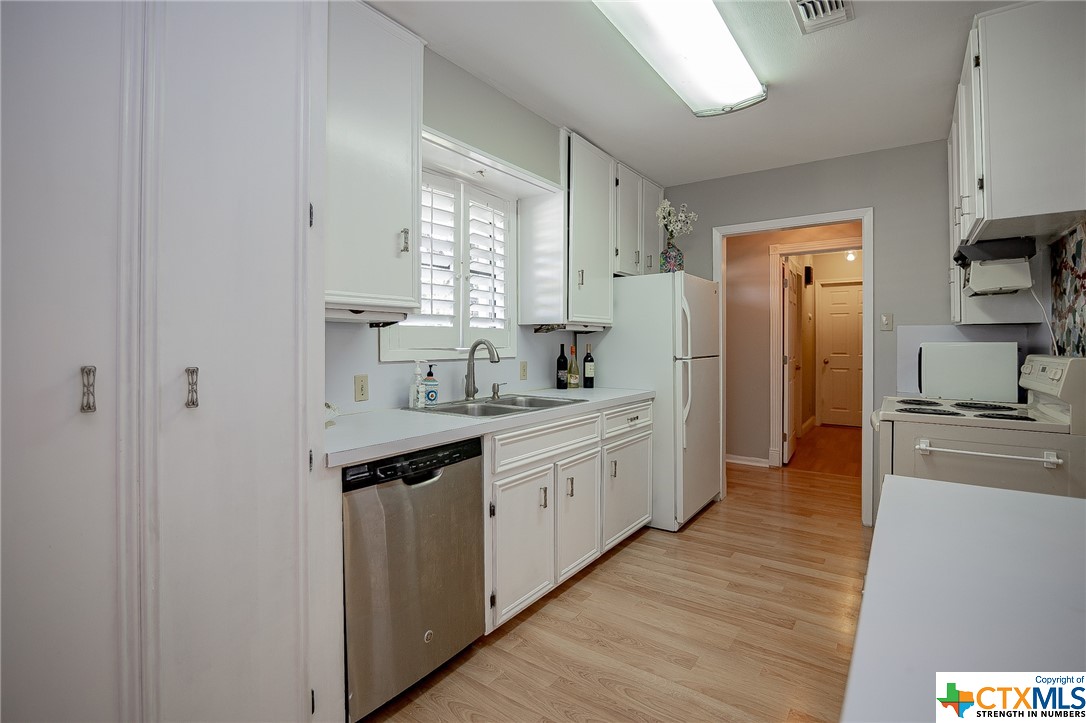1905 E Locust Avenue