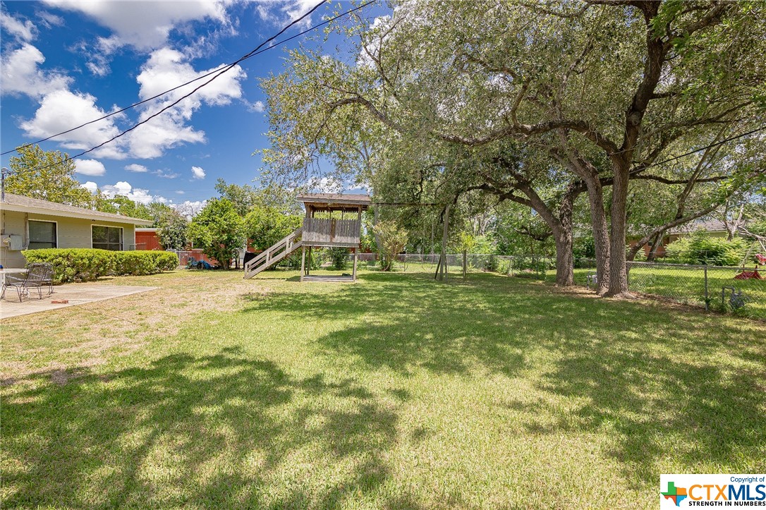 1905 E Locust Avenue