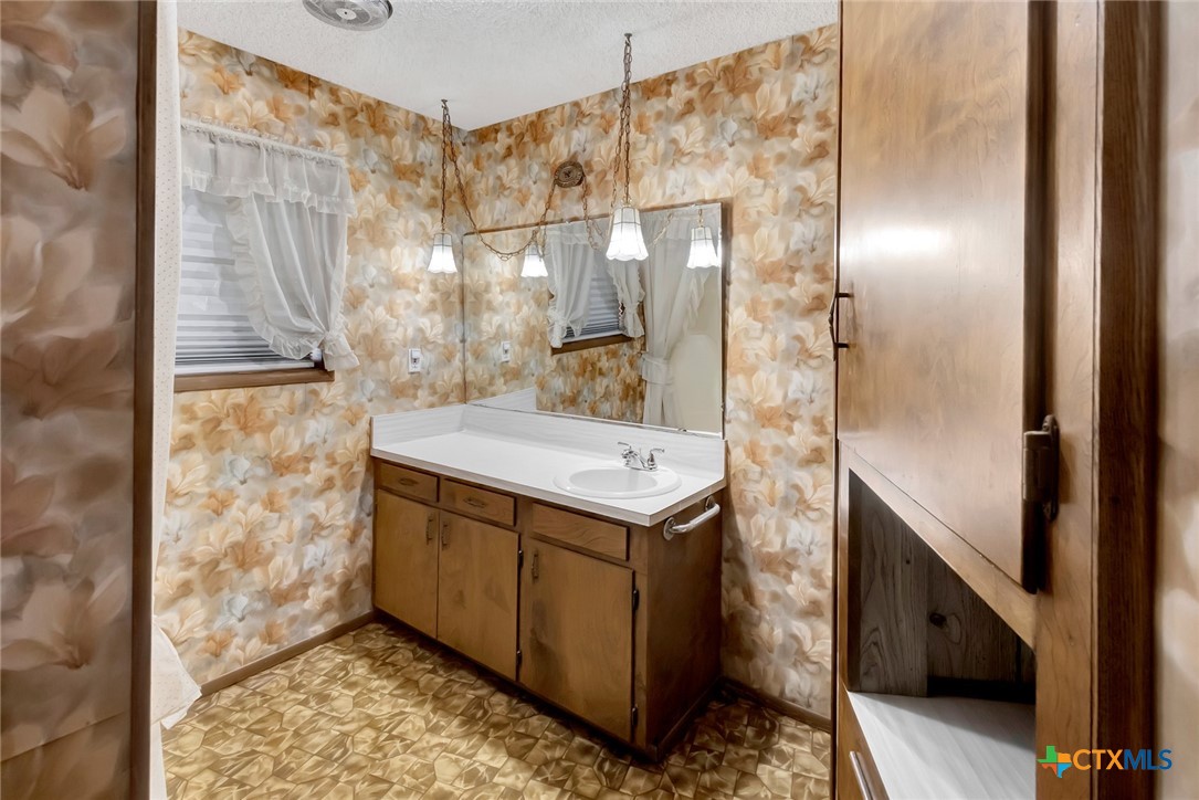 10957 N US Highway 77