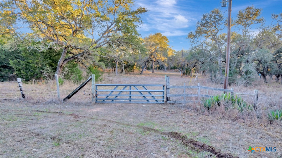 715 Private Road 1051