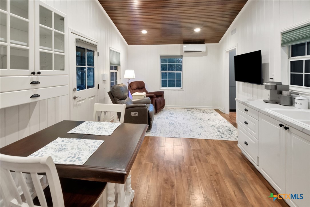 413 Private Road 1051