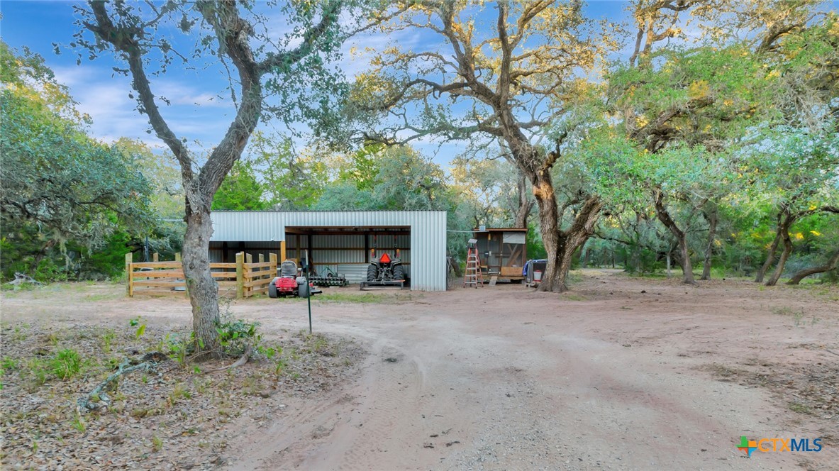 413 Private Road 1051