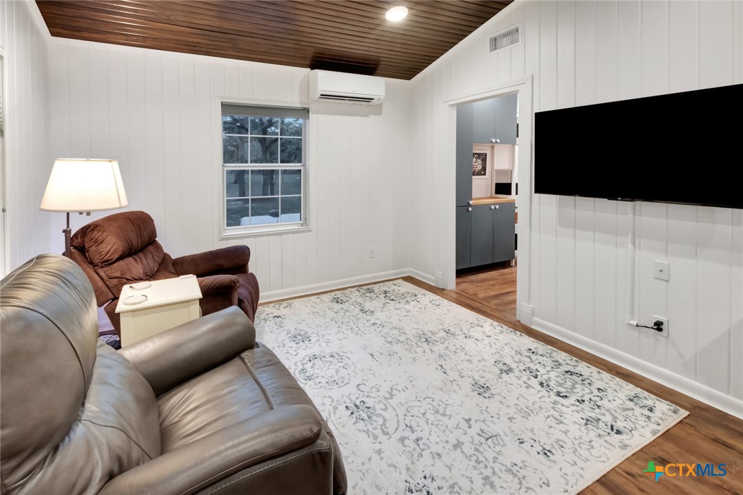 413 Private Road 1051