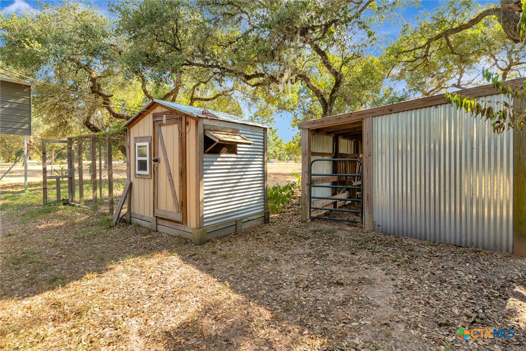 1079 Private Road 1051