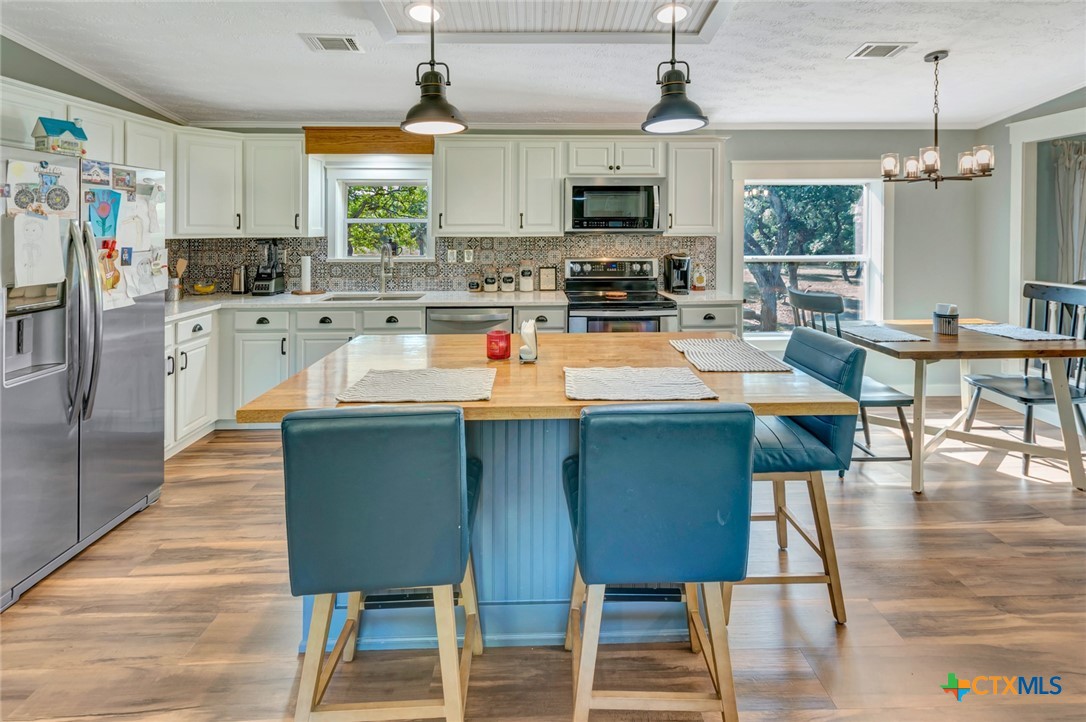 1079 Private Road 1051