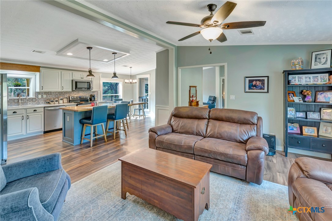 1079 Private Road 1051