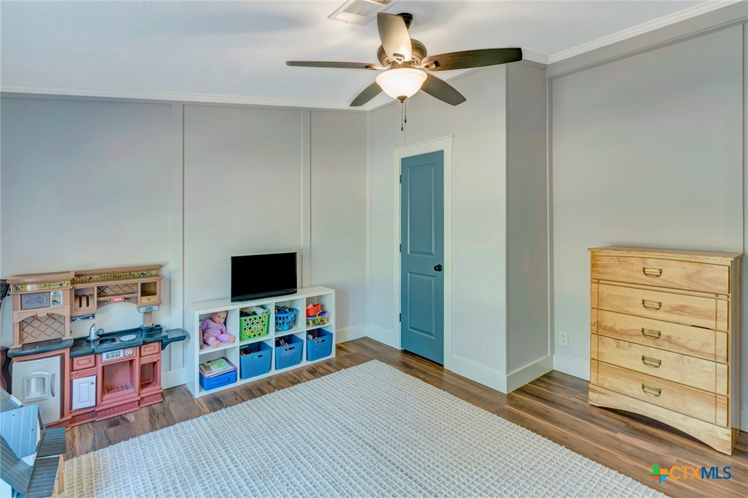 1079 Private Road 1051