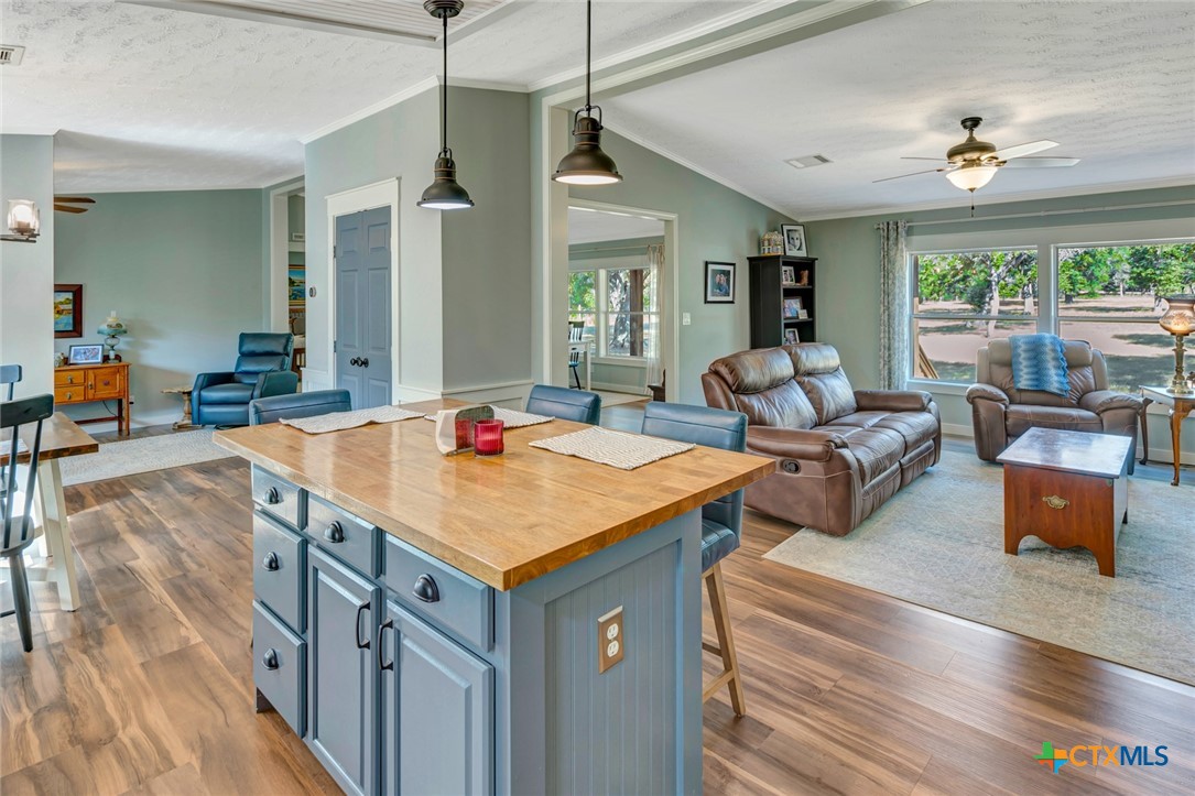 1079 Private Road 1051