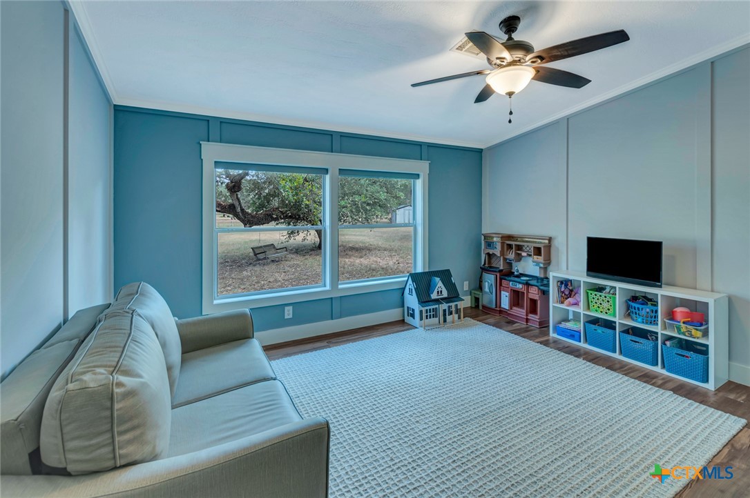 1079 Private Road 1051
