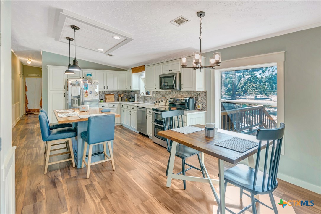 1079 Private Road 1051