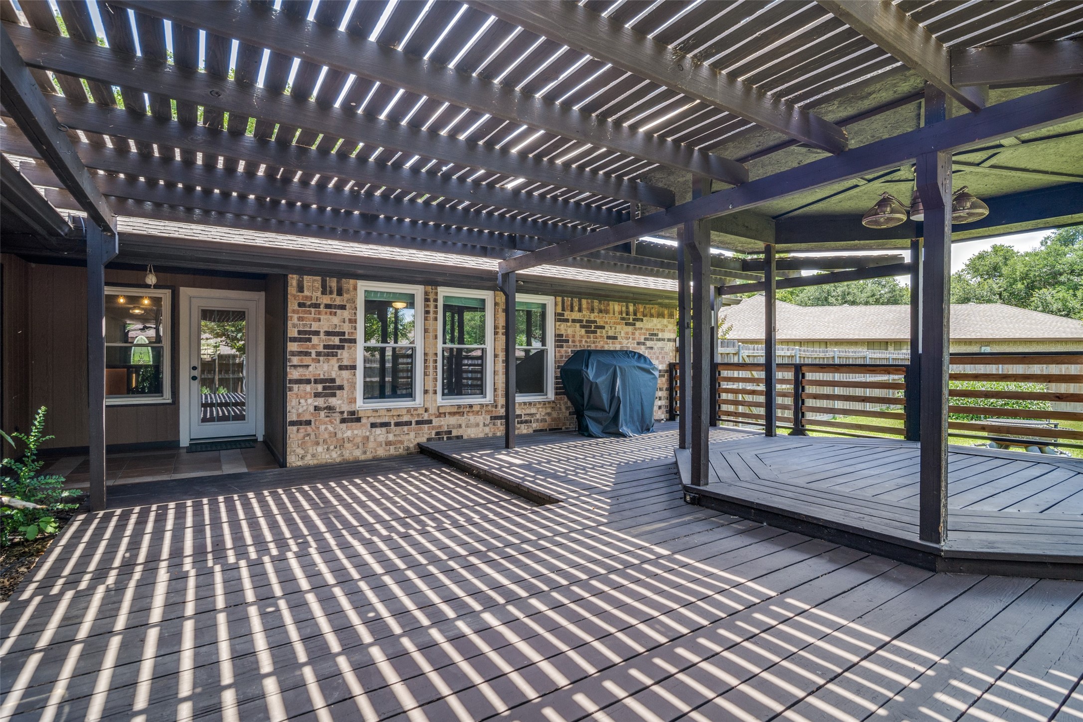 913 Lake Meadows Drive