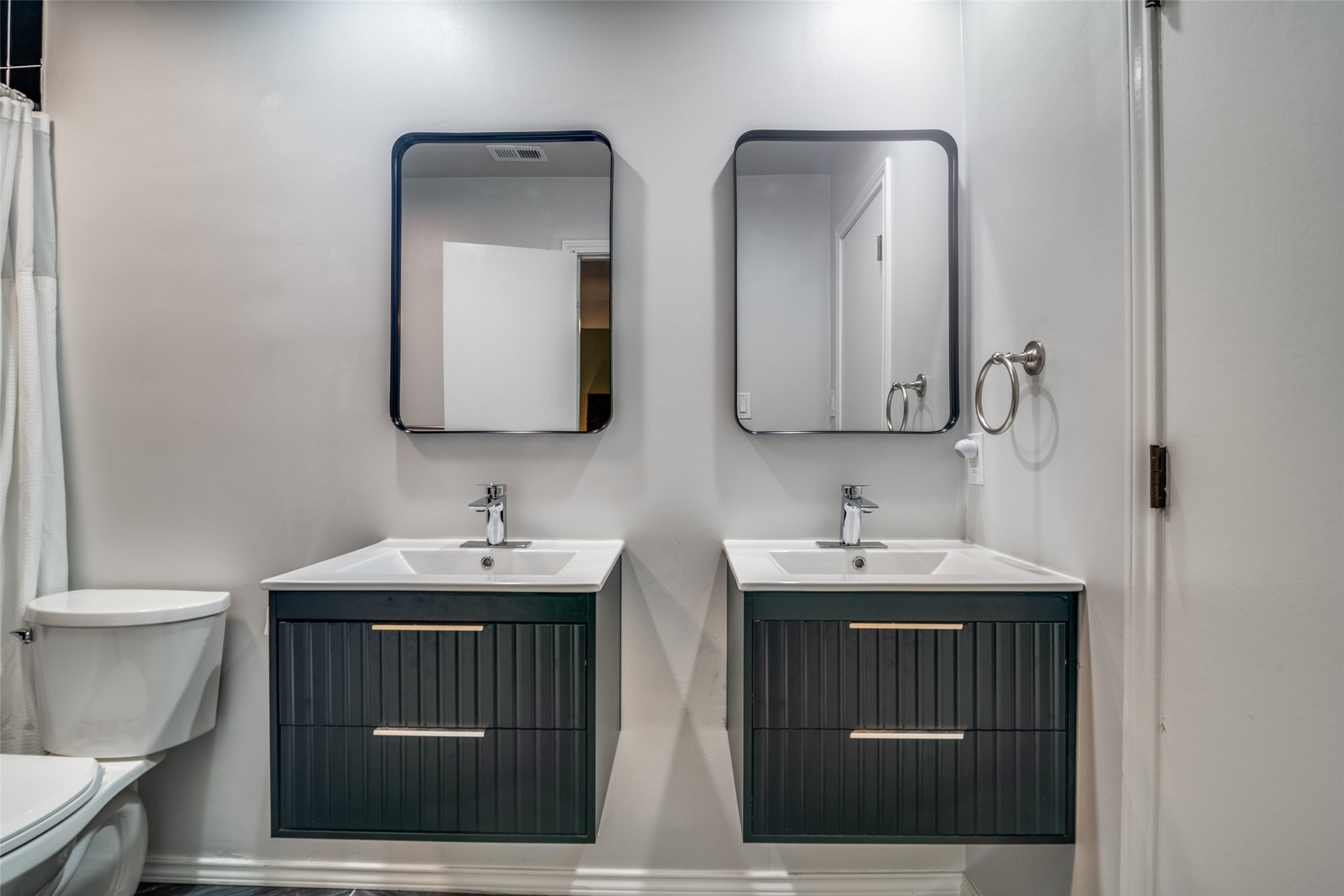 913 Lake Meadows Drive