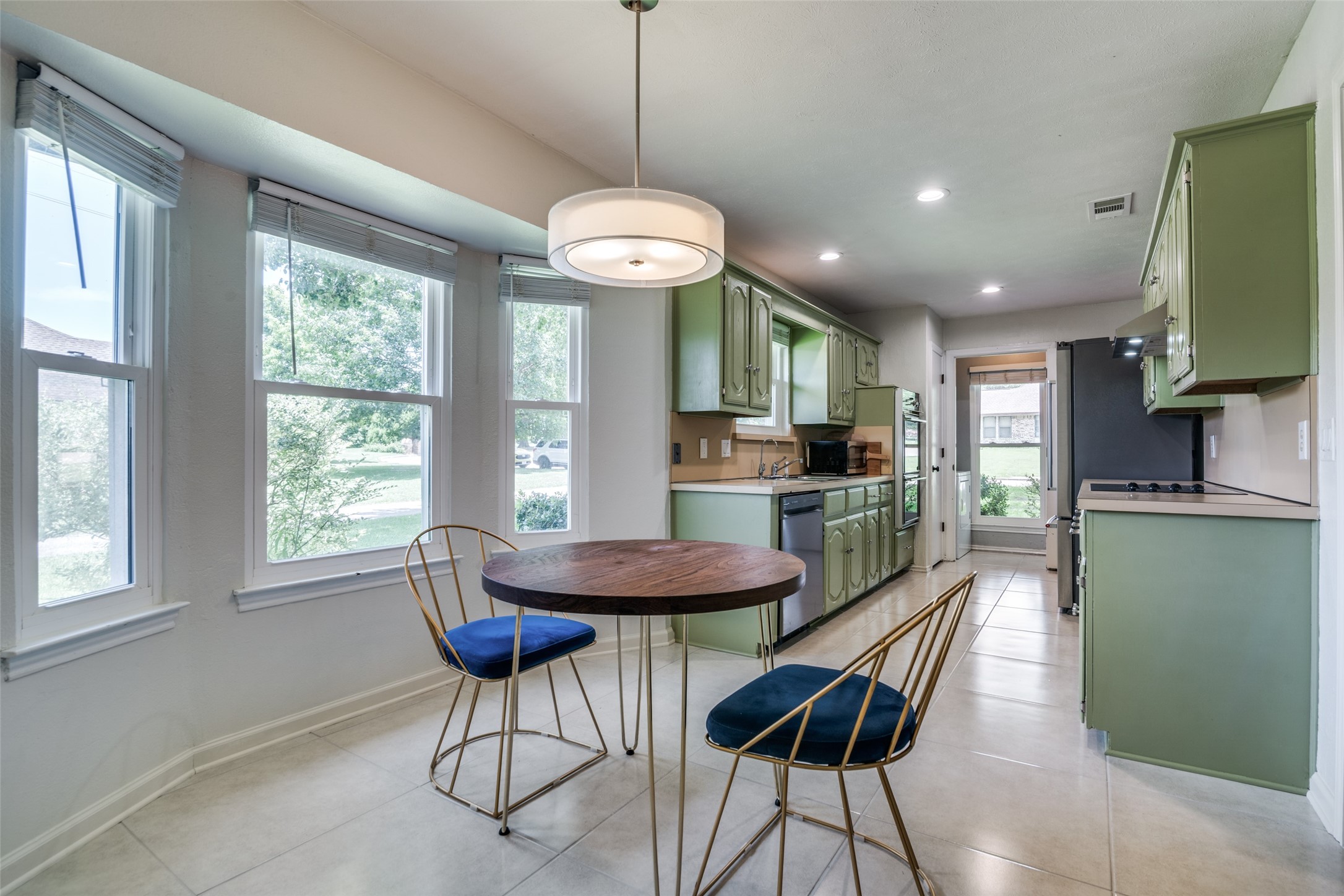 913 Lake Meadows Drive