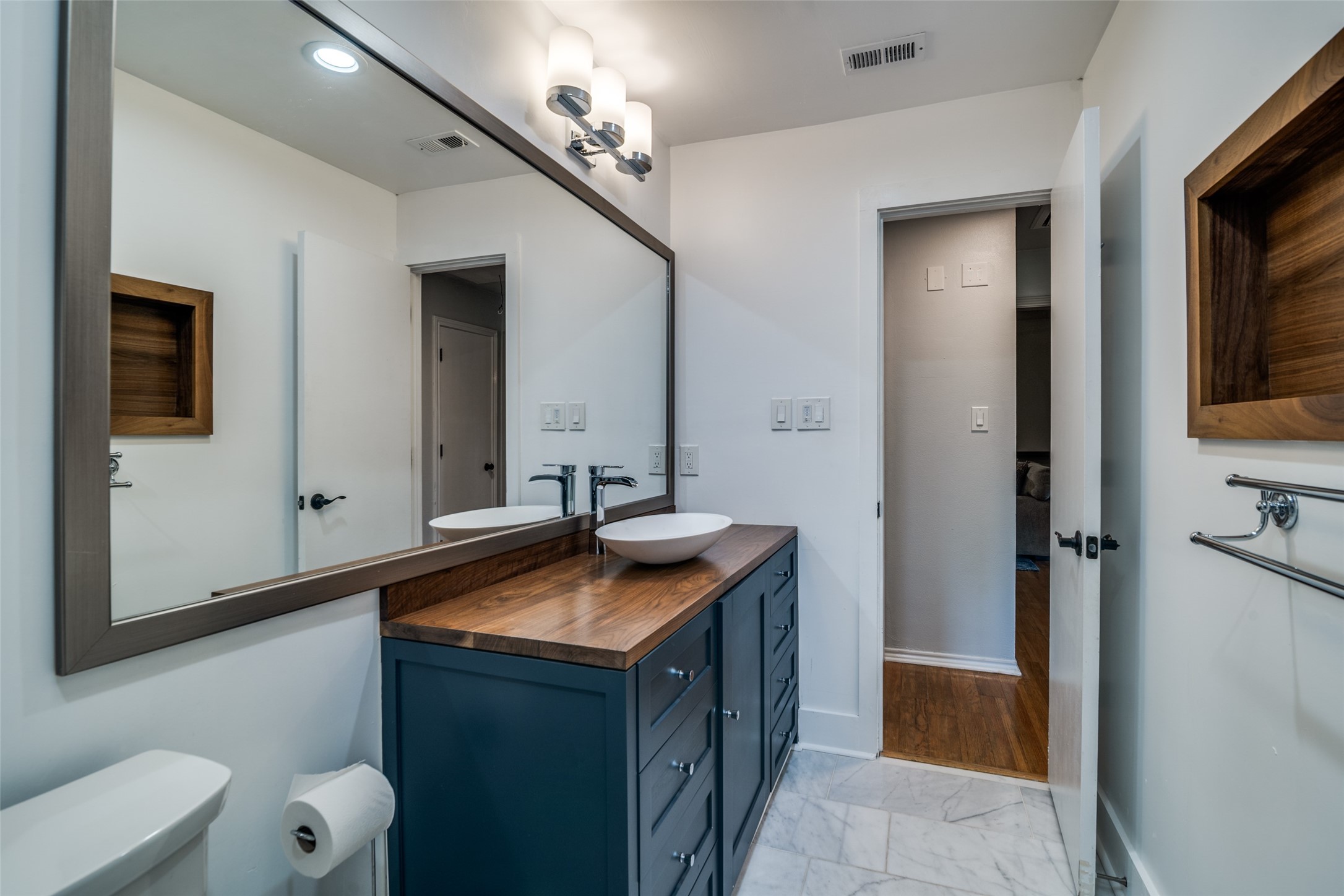 913 Lake Meadows Drive