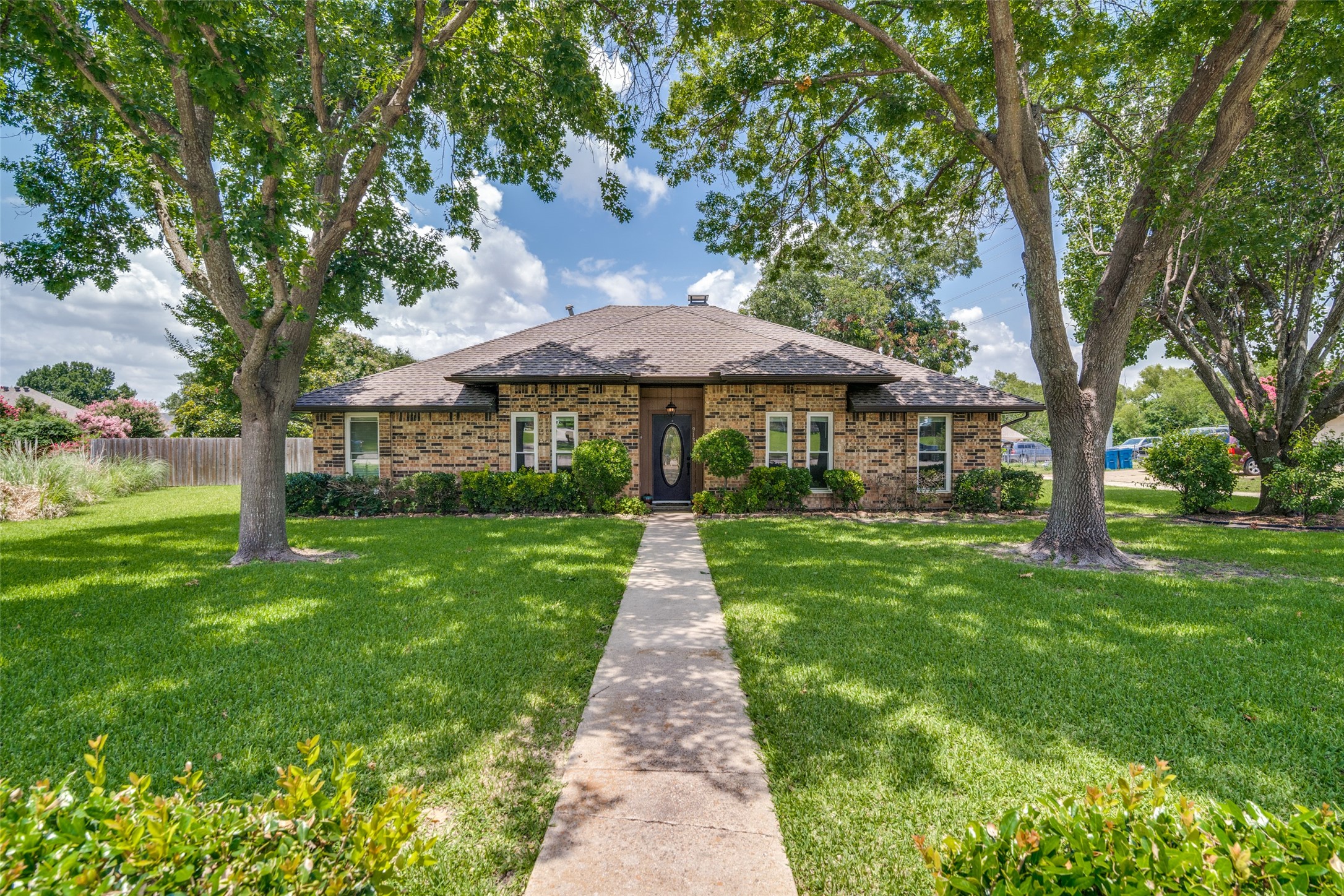 913 Lake Meadows Drive