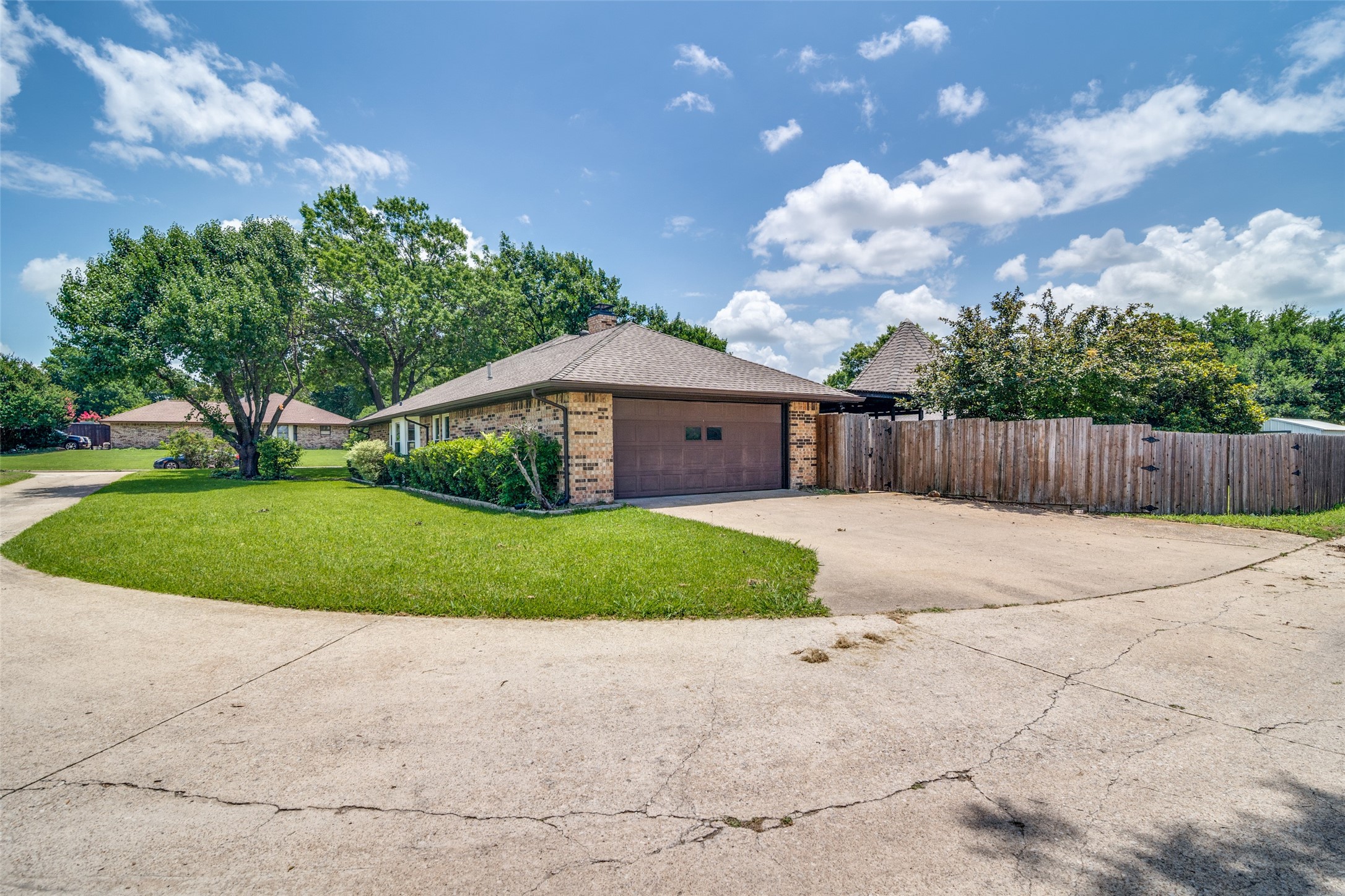 913 Lake Meadows Drive