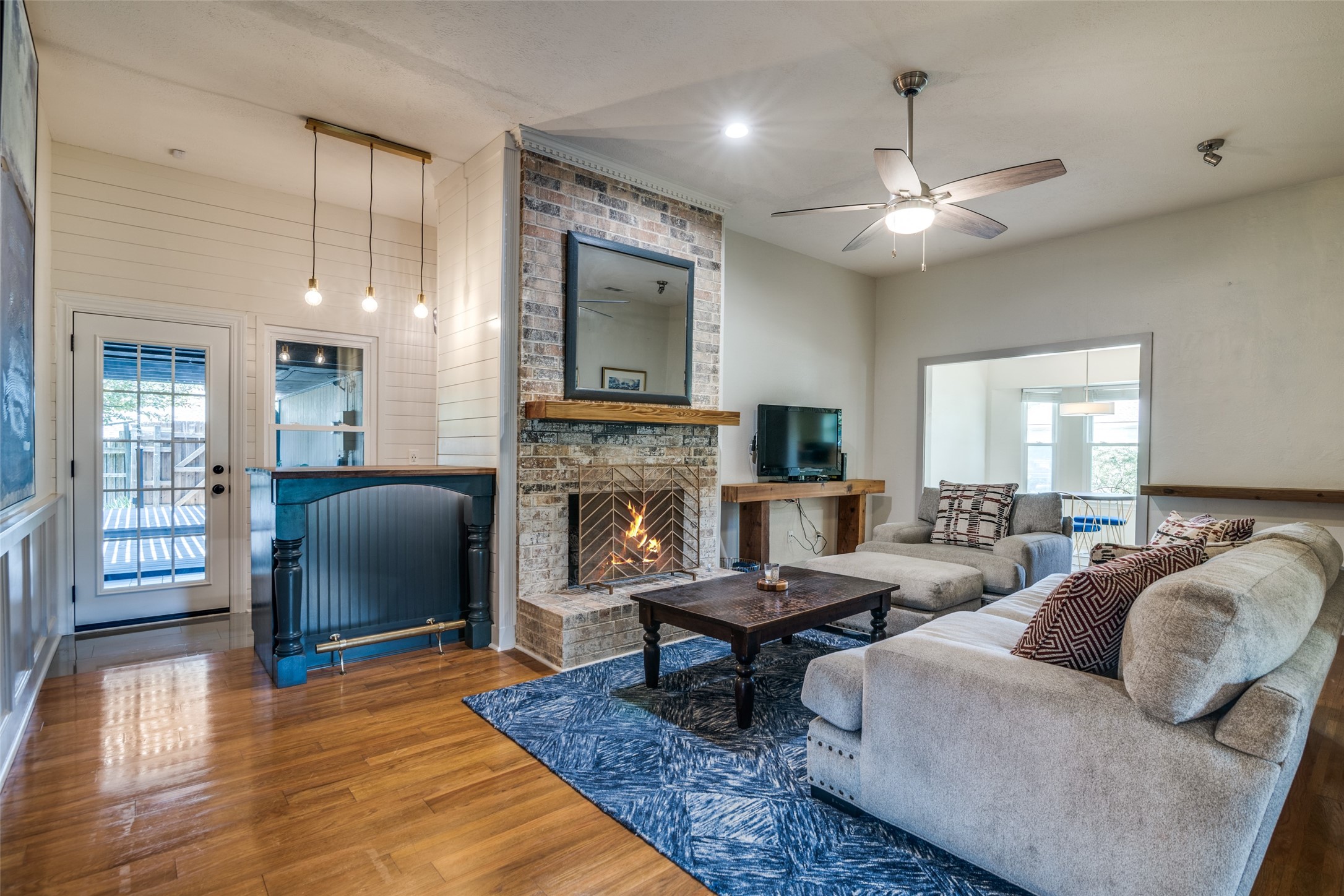 913 Lake Meadows Drive