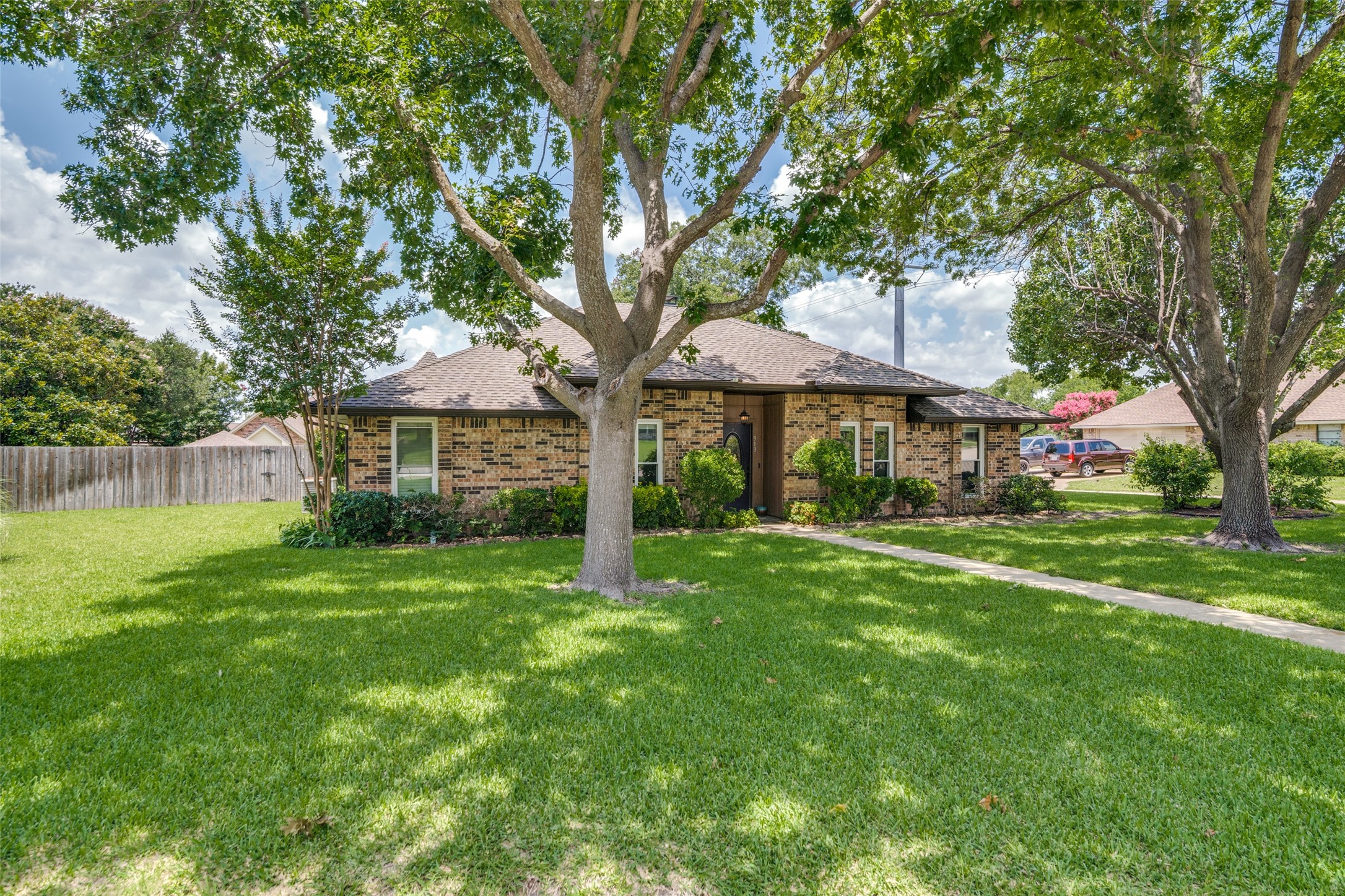 913 Lake Meadows Drive