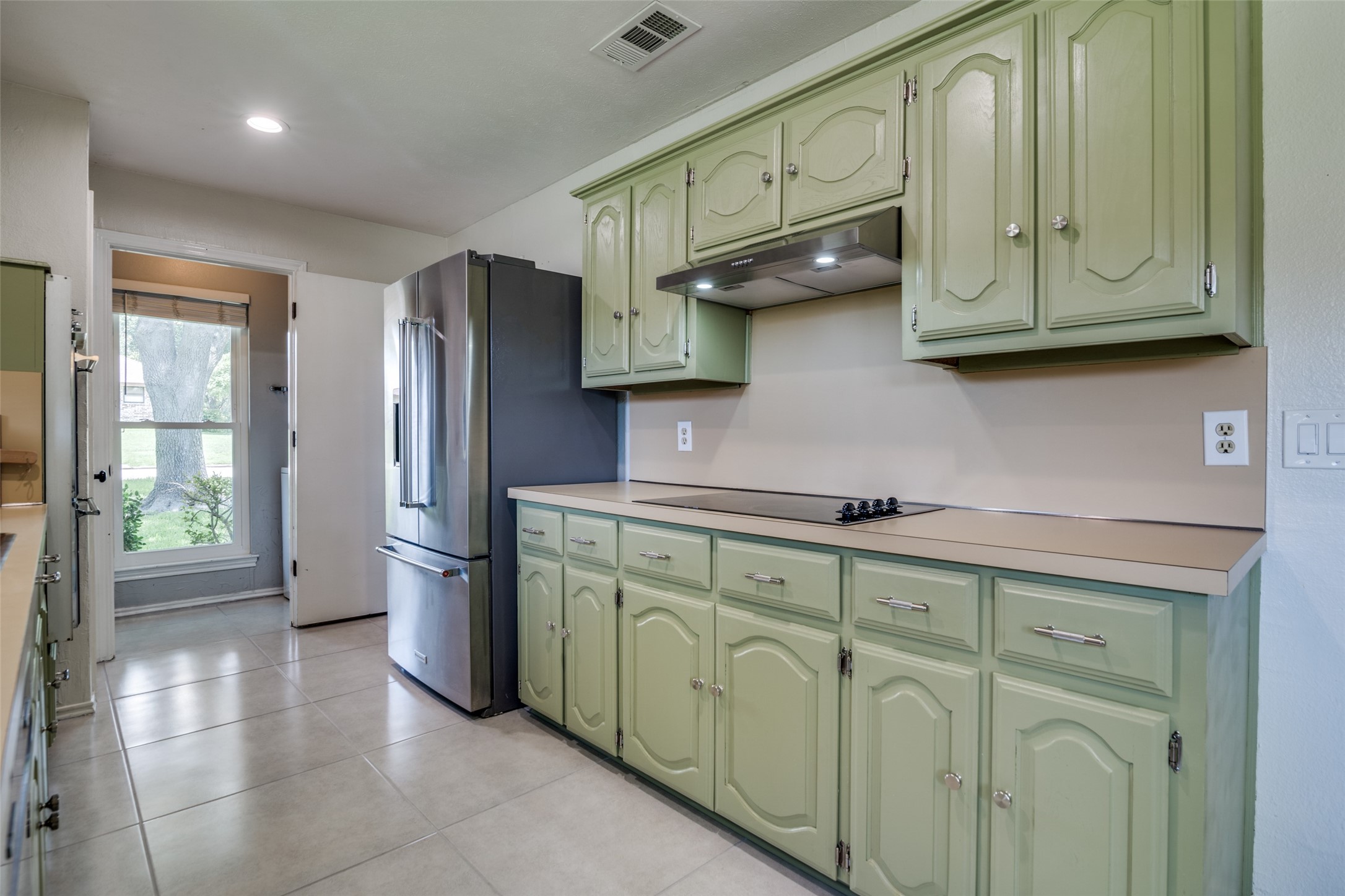 913 Lake Meadows Drive