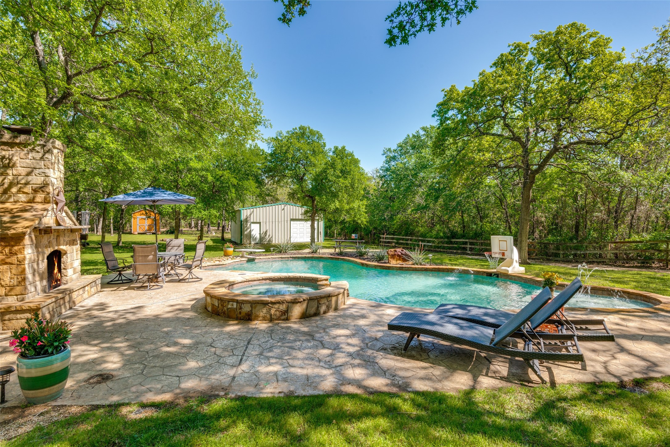 711 Majestic Oaks Drive