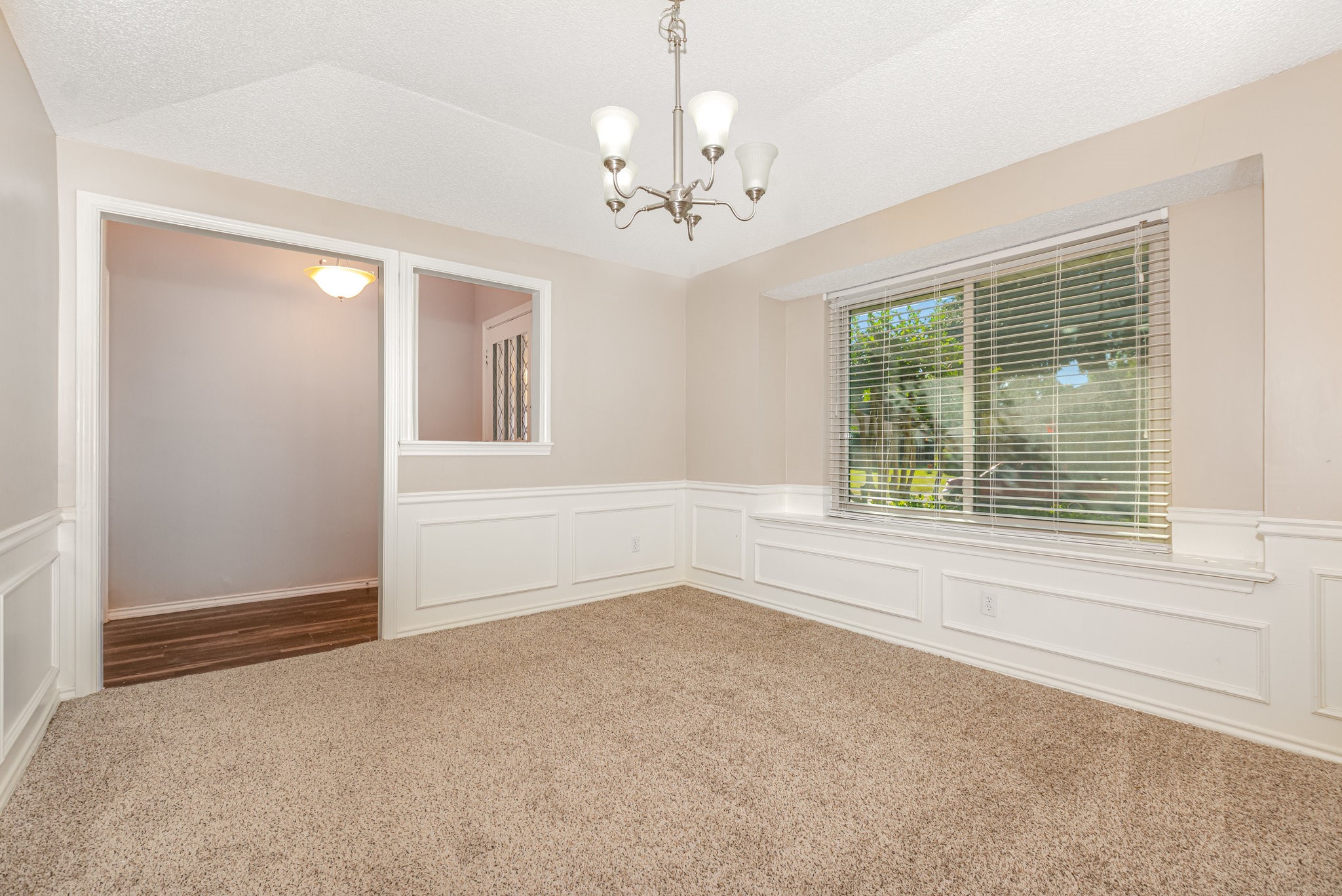 2015 Robin Hill Lane