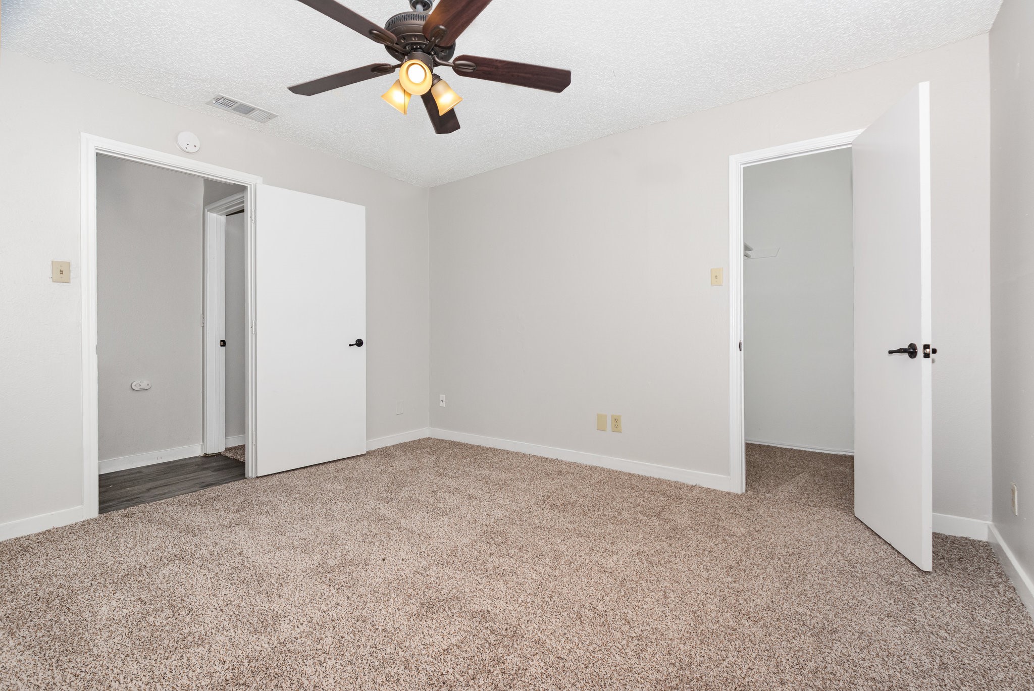 2212 Heritage Circle