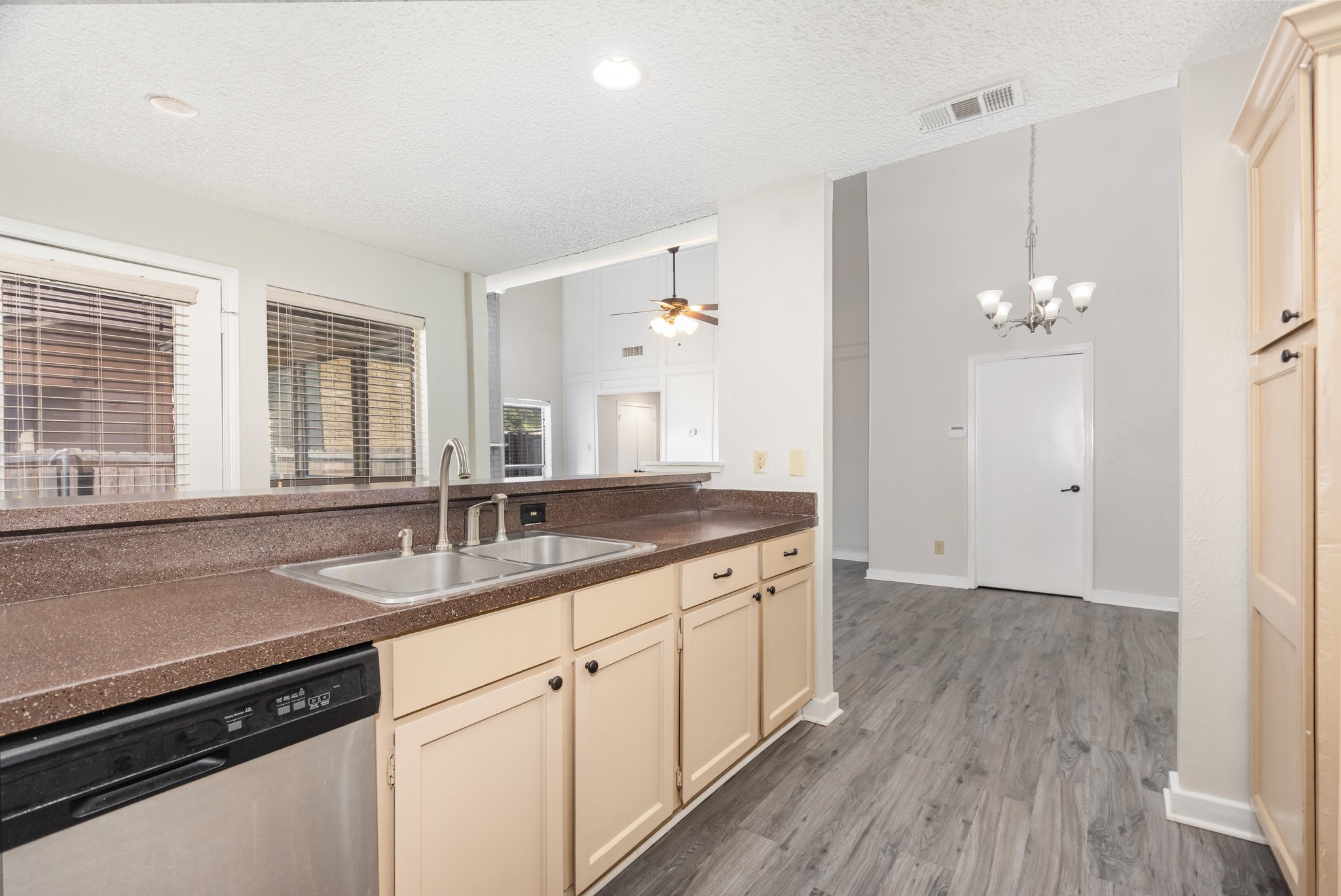 2212 Heritage Circle