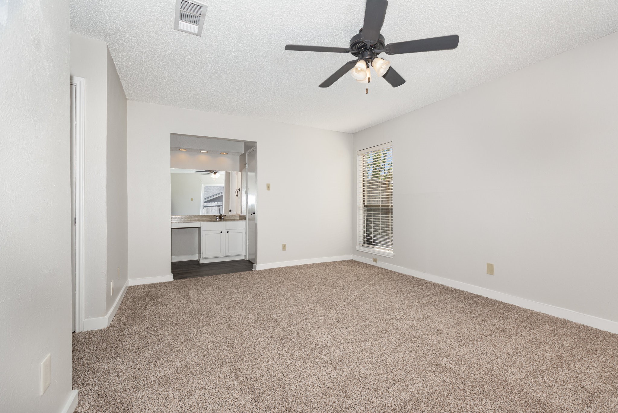 2212 Heritage Circle