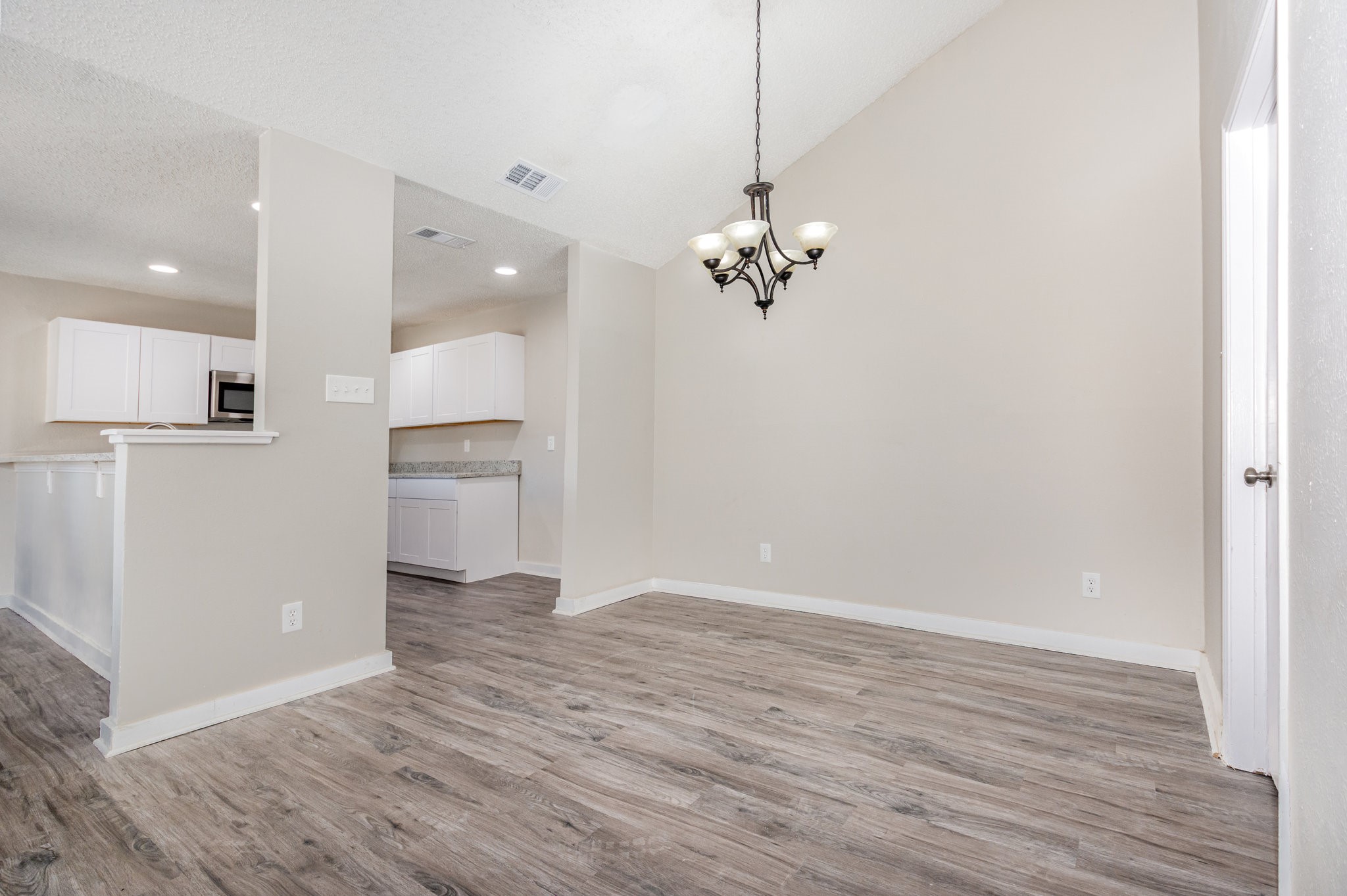 2212 Heritage Circle