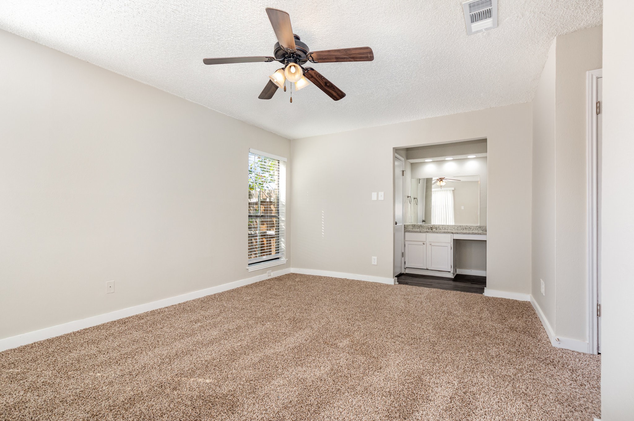 2212 Heritage Circle