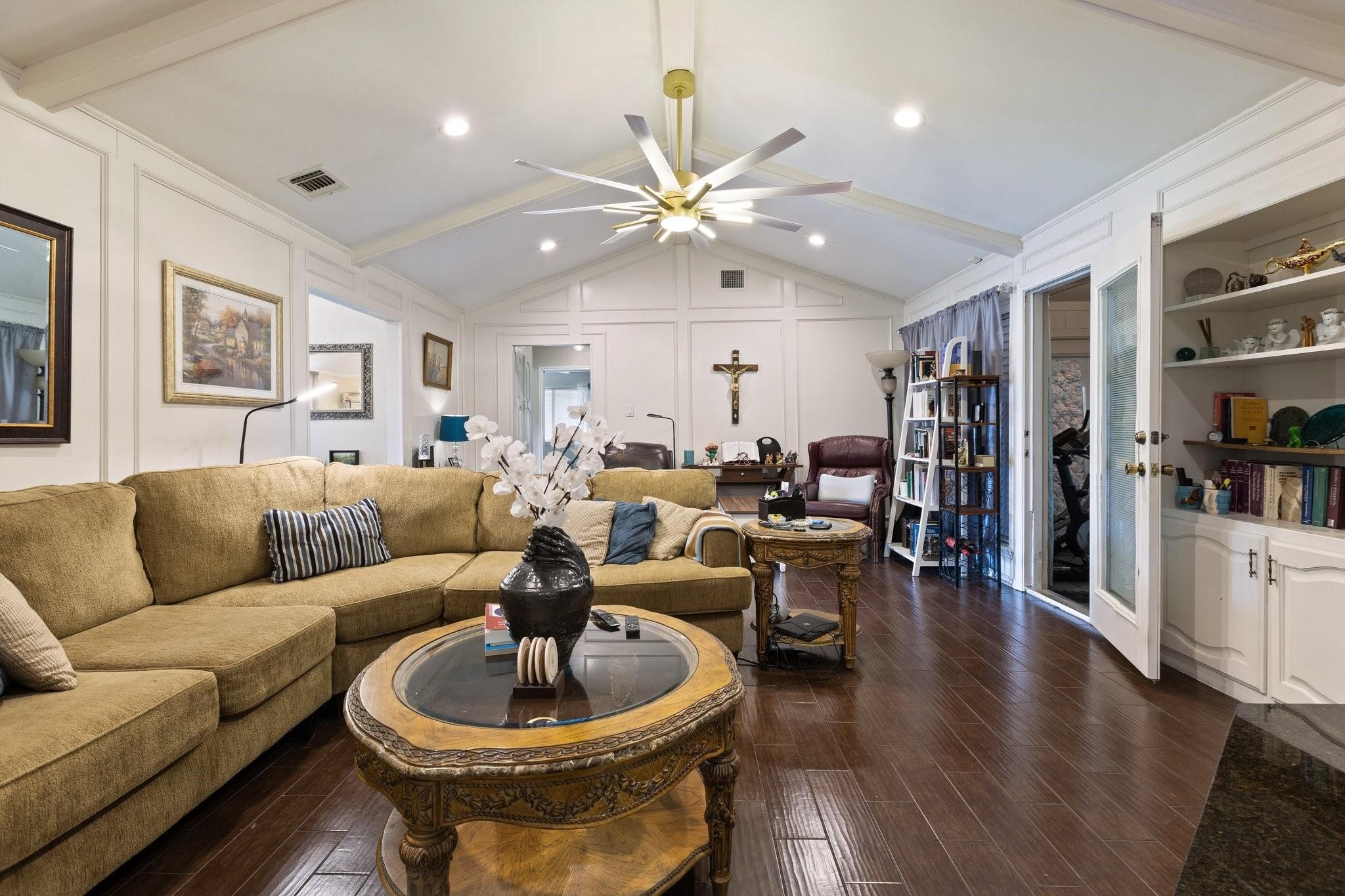 4525 Meadowview Drive