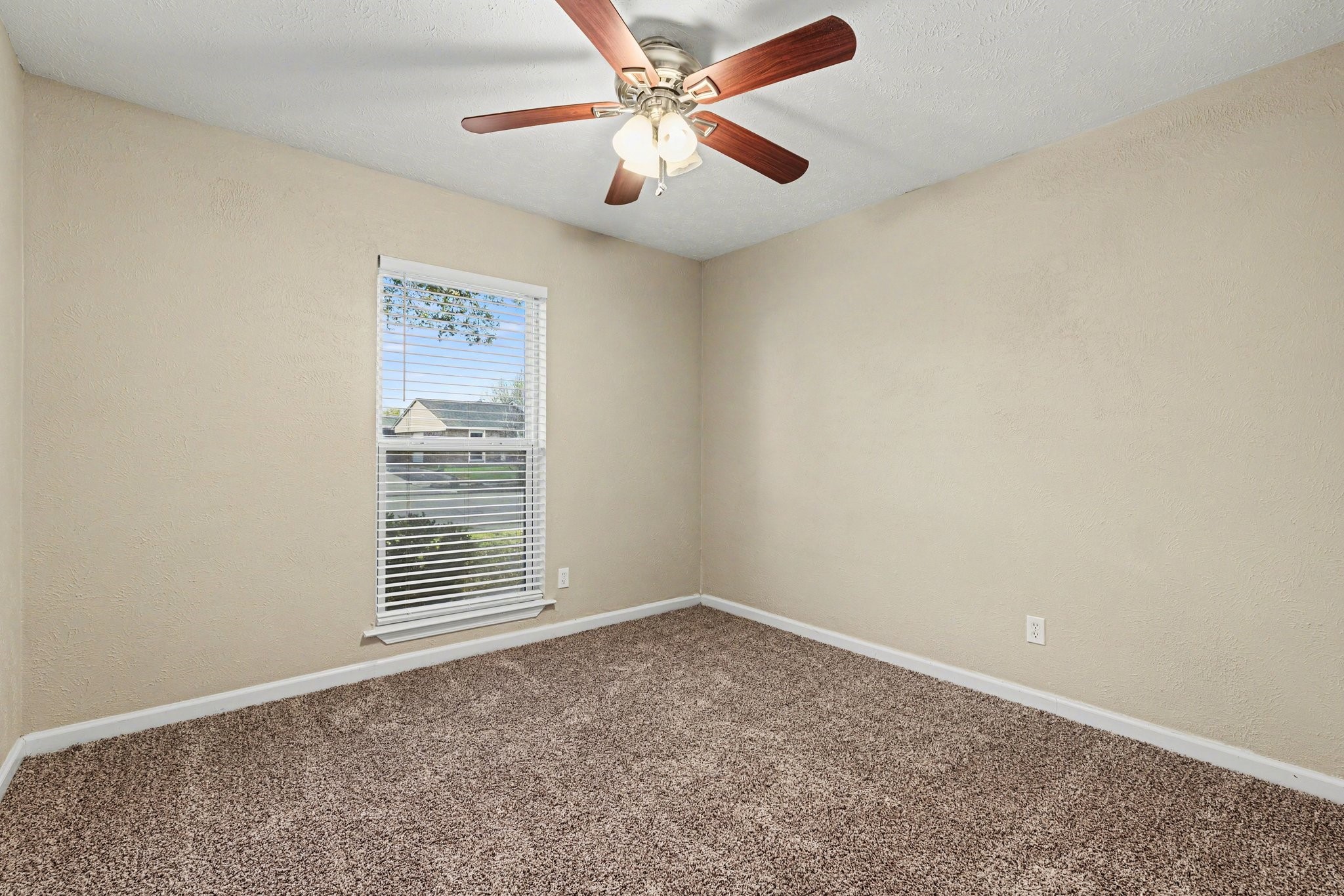 7427 Sandhurst Lane N