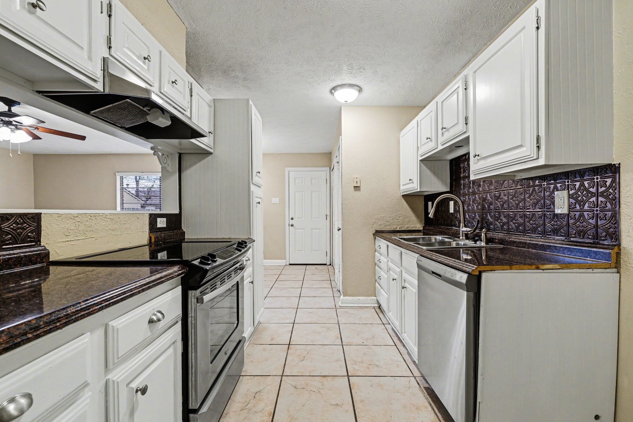 7427 Sandhurst Lane N
