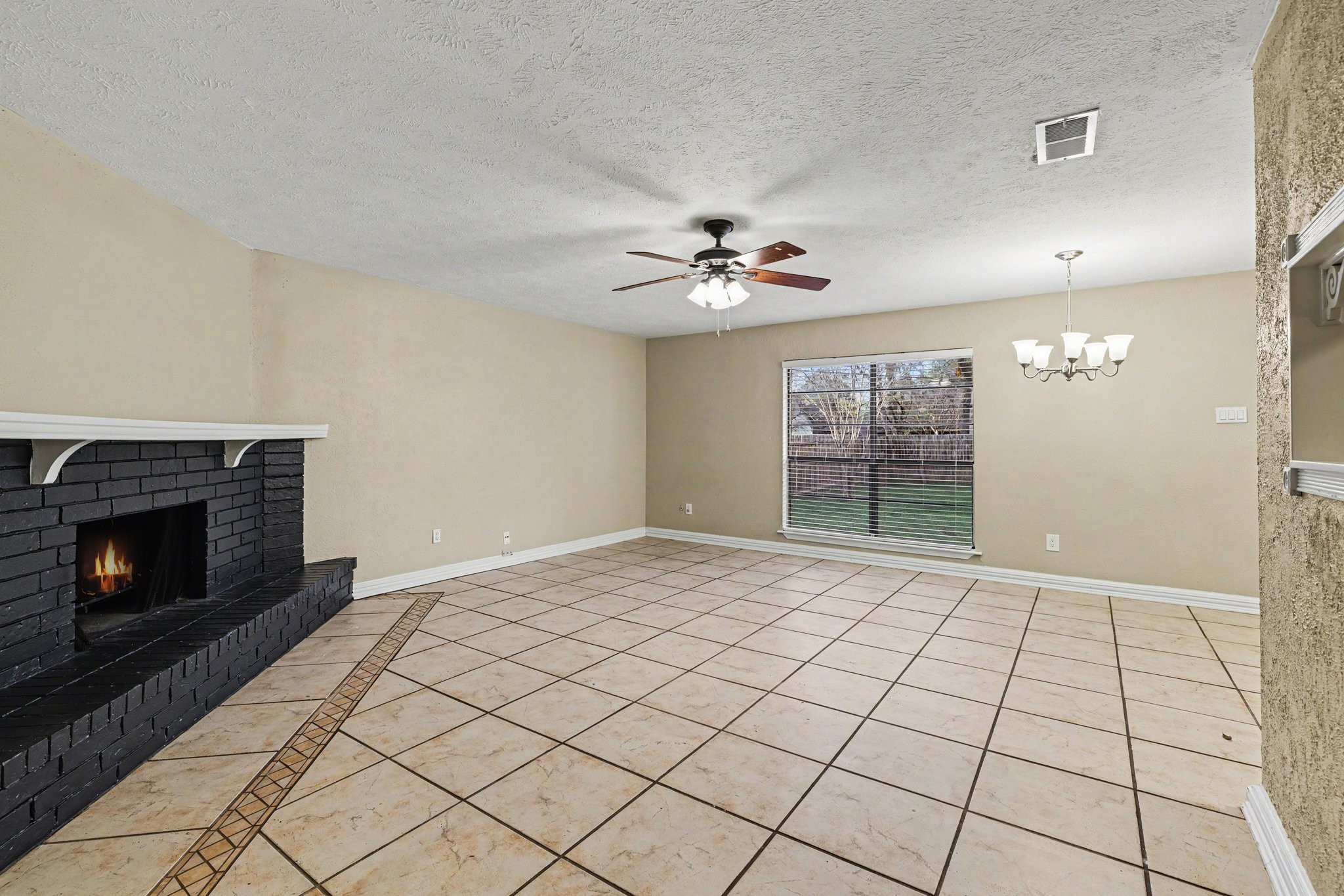 7427 Sandhurst Lane N