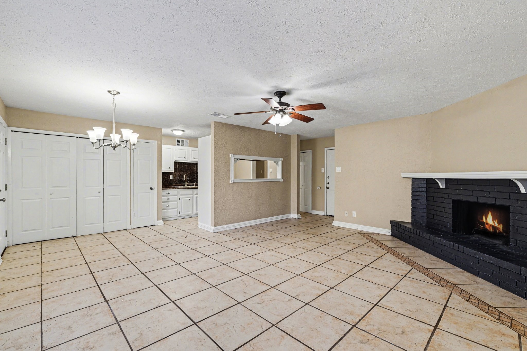 7427 Sandhurst Lane N