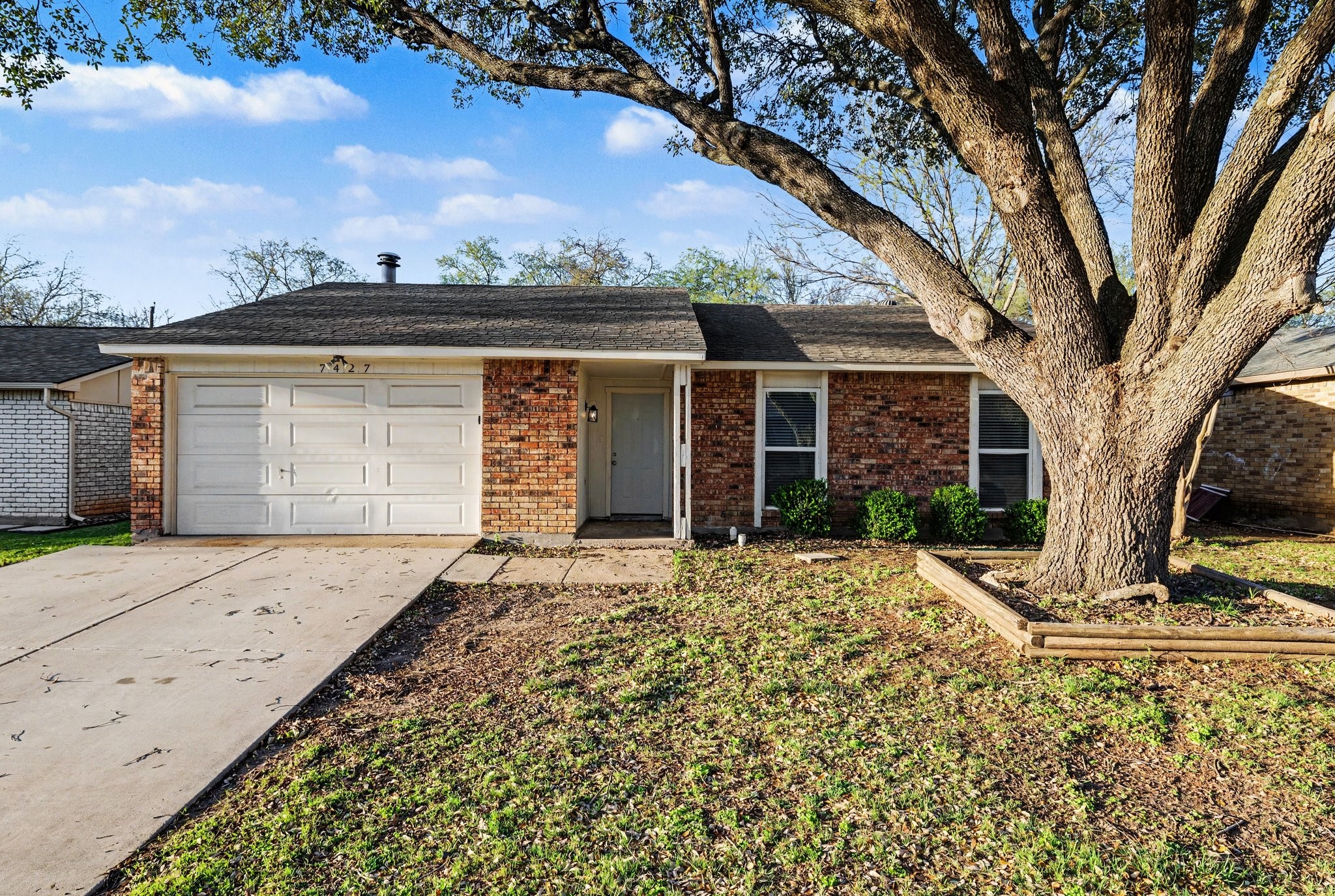 7427 Sandhurst Lane N