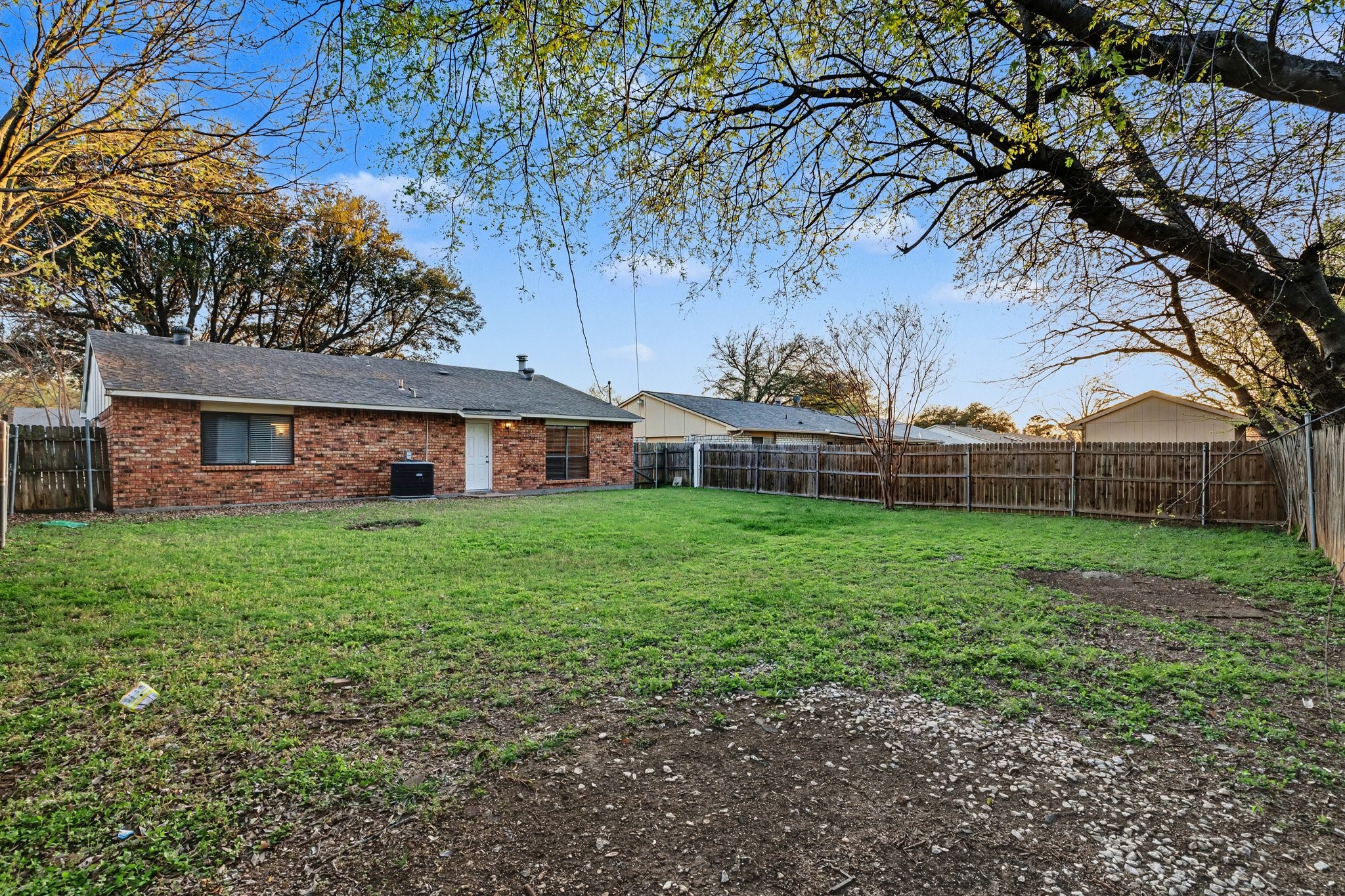 7427 Sandhurst Lane N