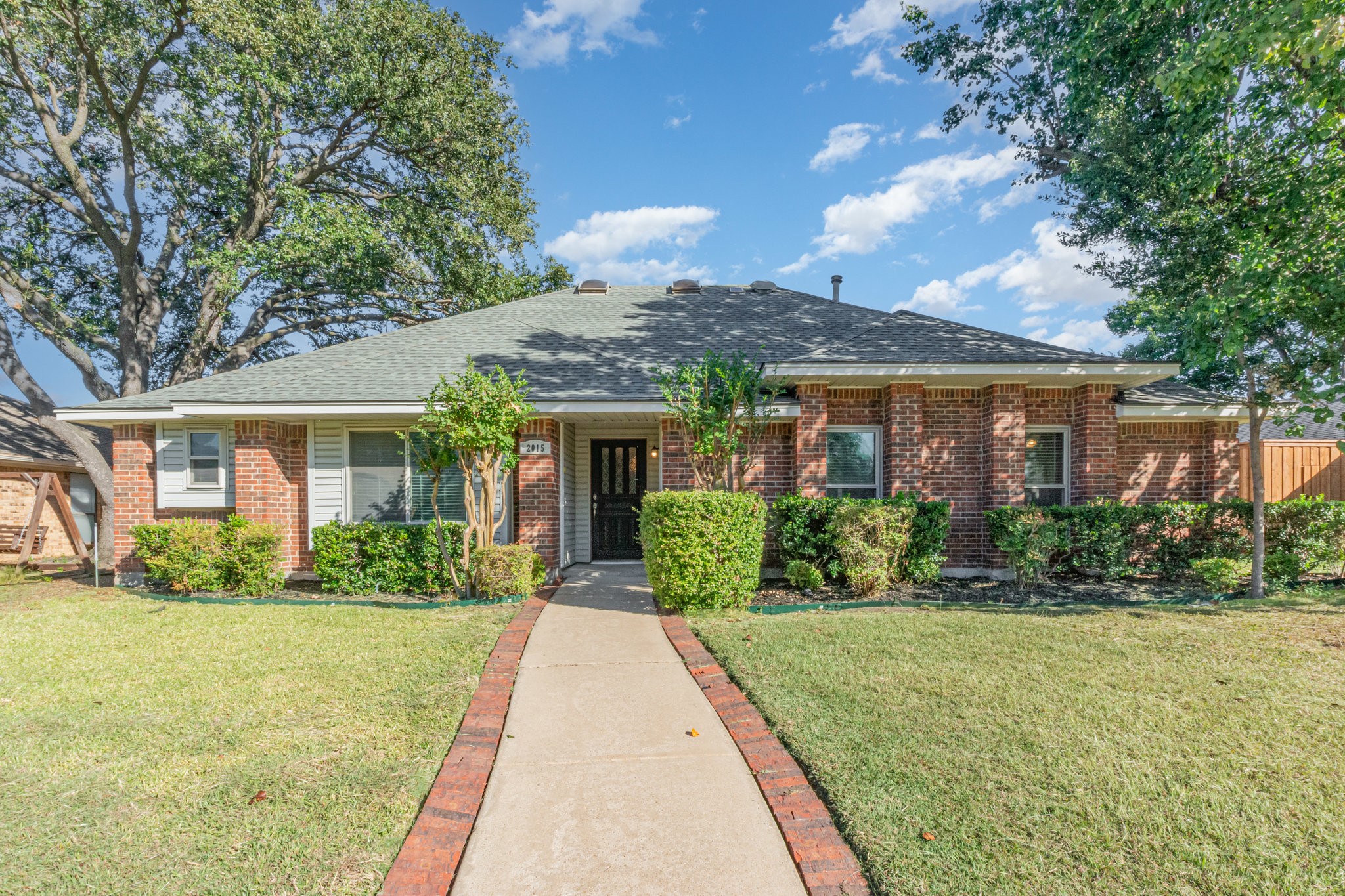 2015 Robin Hill Lane