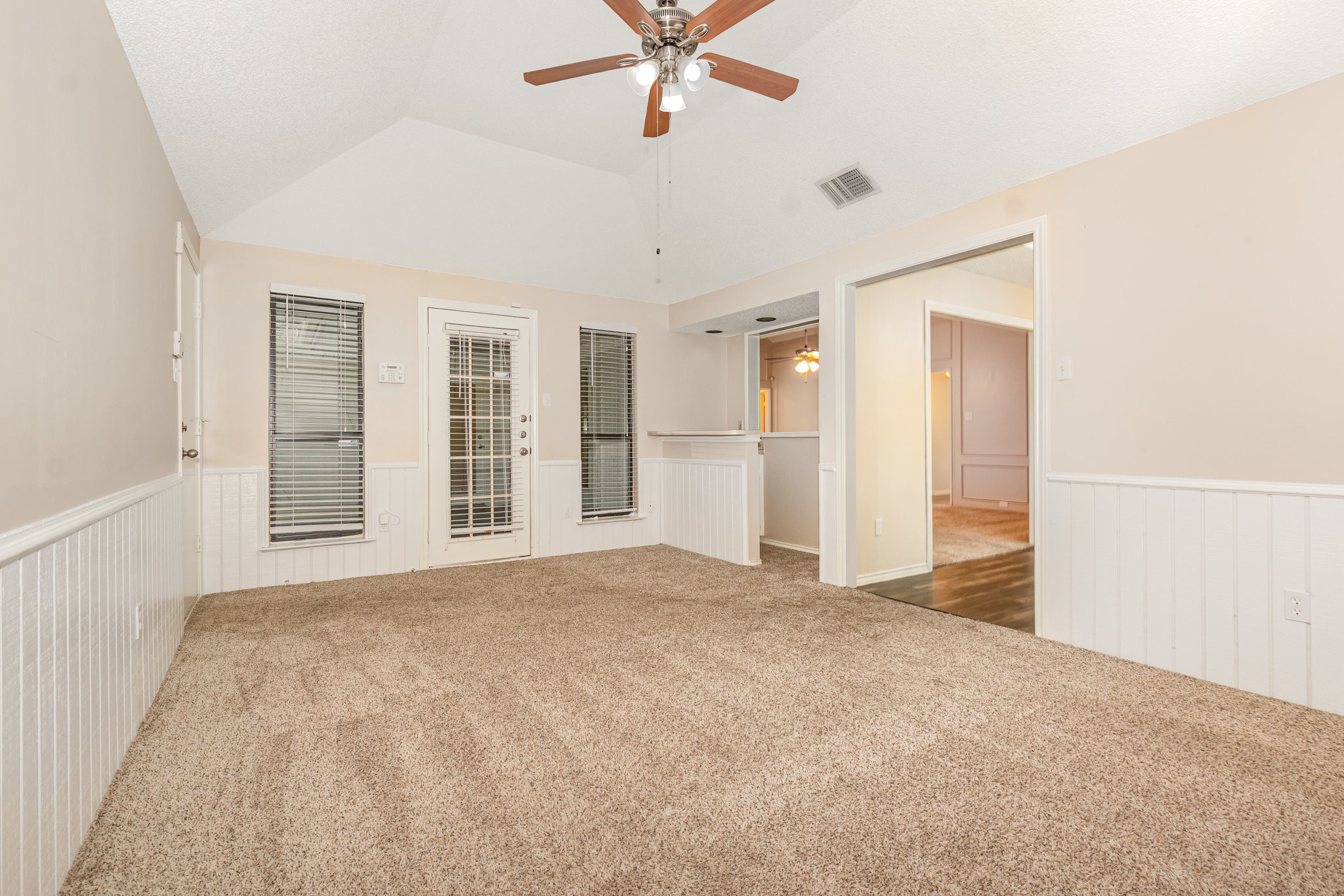 2015 Robin Hill Lane