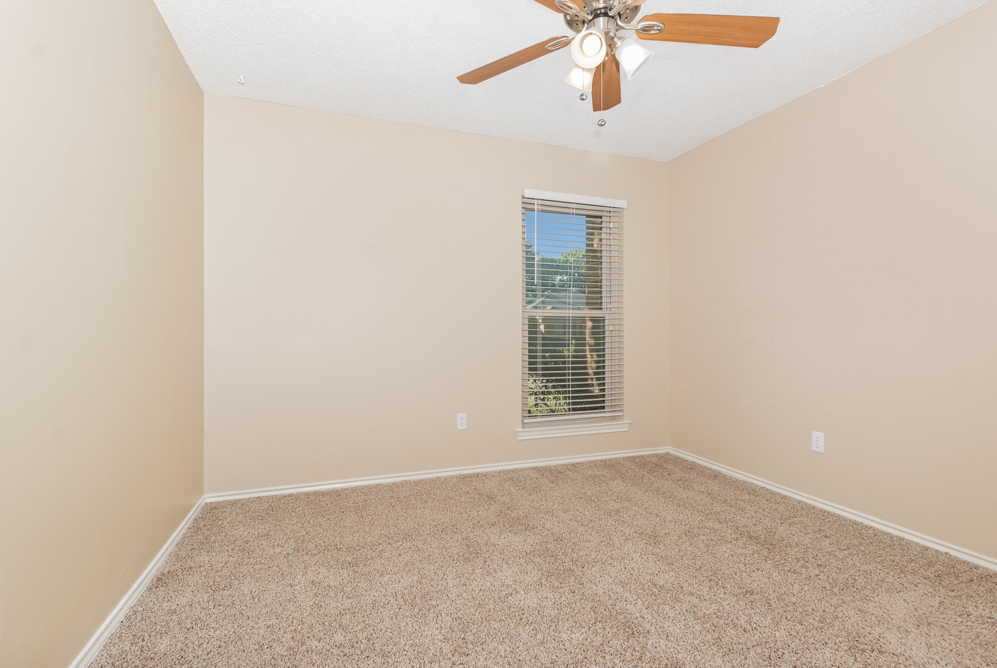 2015 Robin Hill Lane
