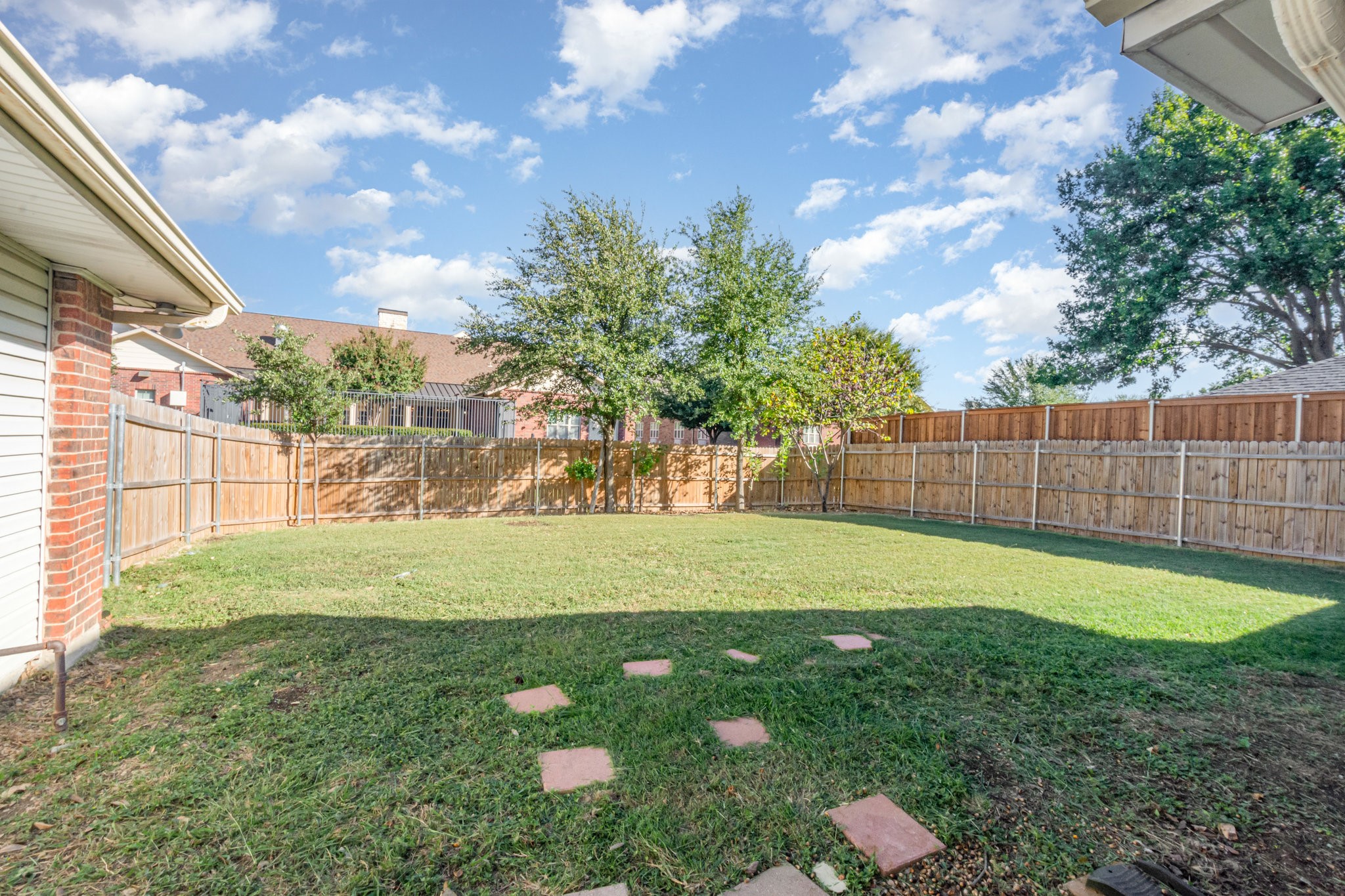 2015 Robin Hill Lane