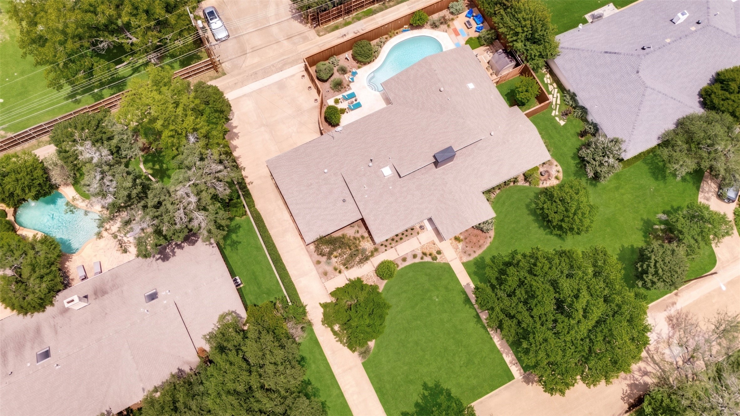 3923 Weeburn Drive