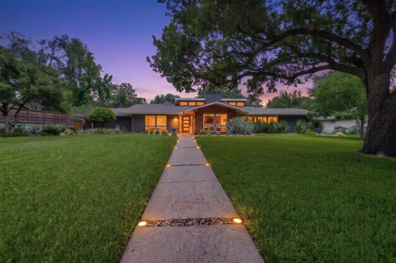 3923 Weeburn Drive