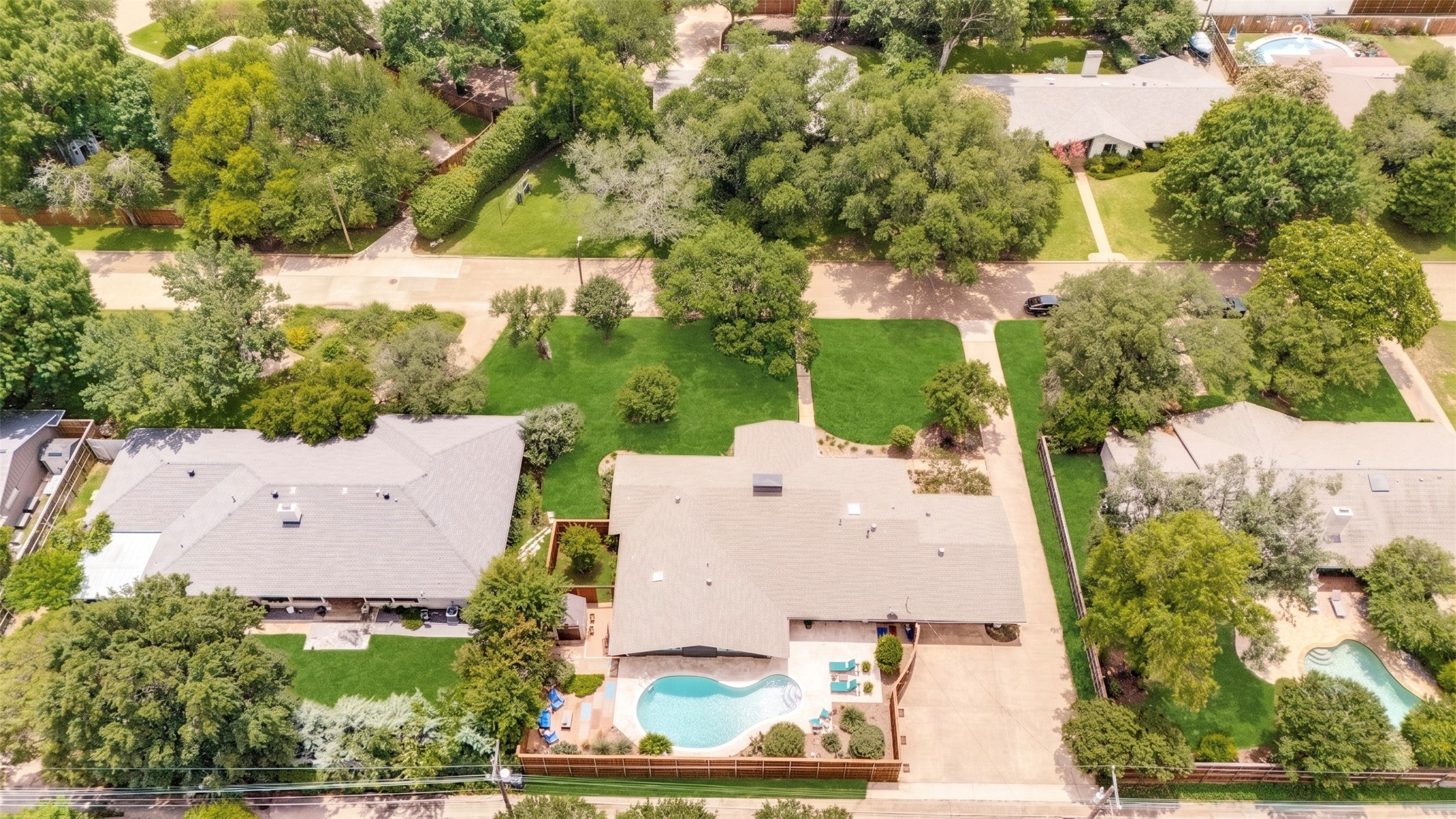 3923 Weeburn Drive